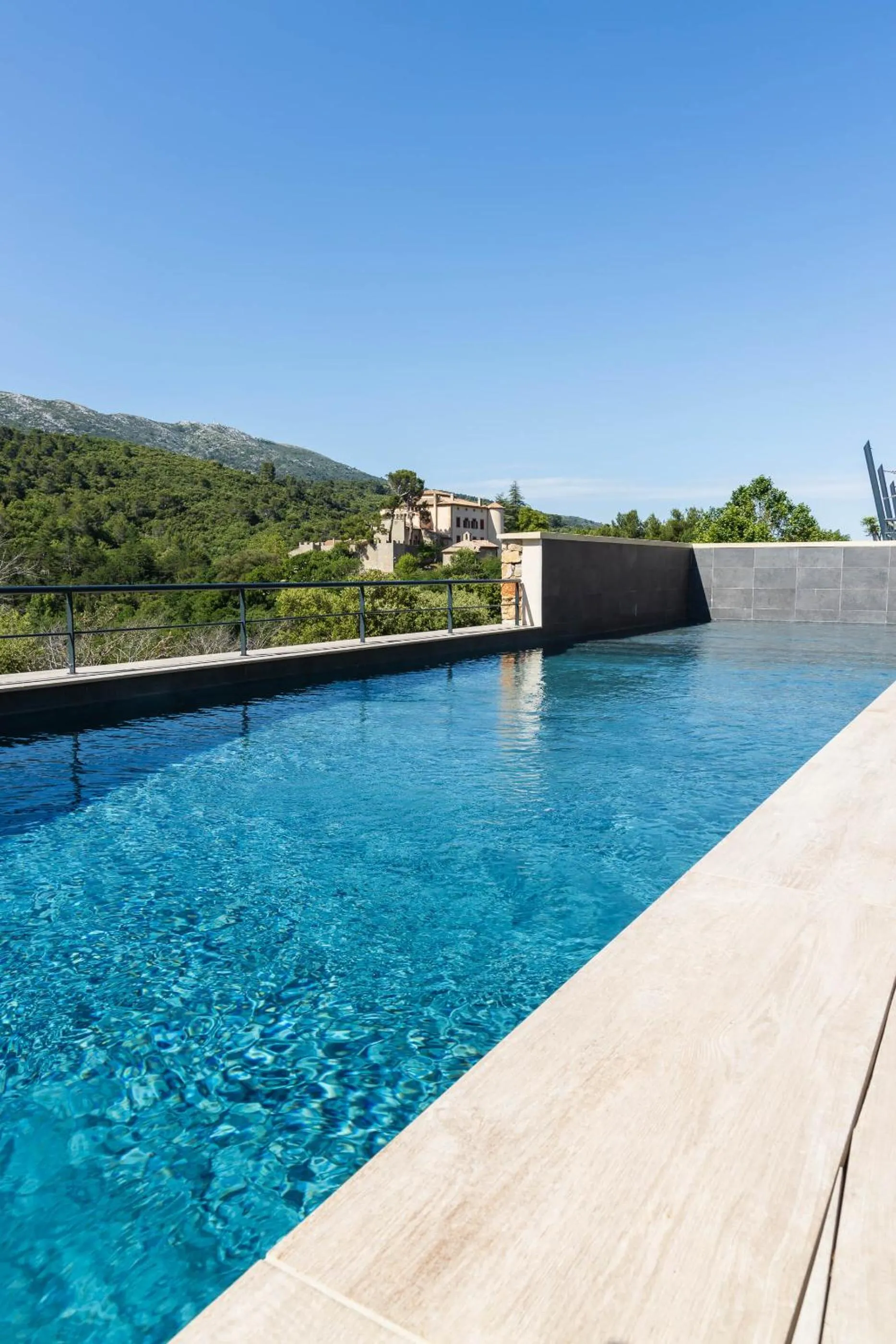 Swimming pool in Hôtel Sainte Victoire
