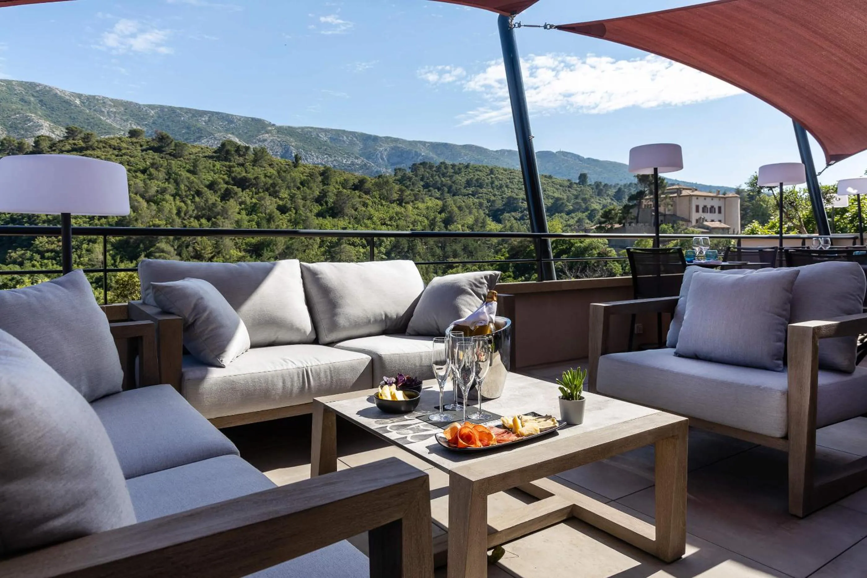 Patio in Hôtel Sainte Victoire