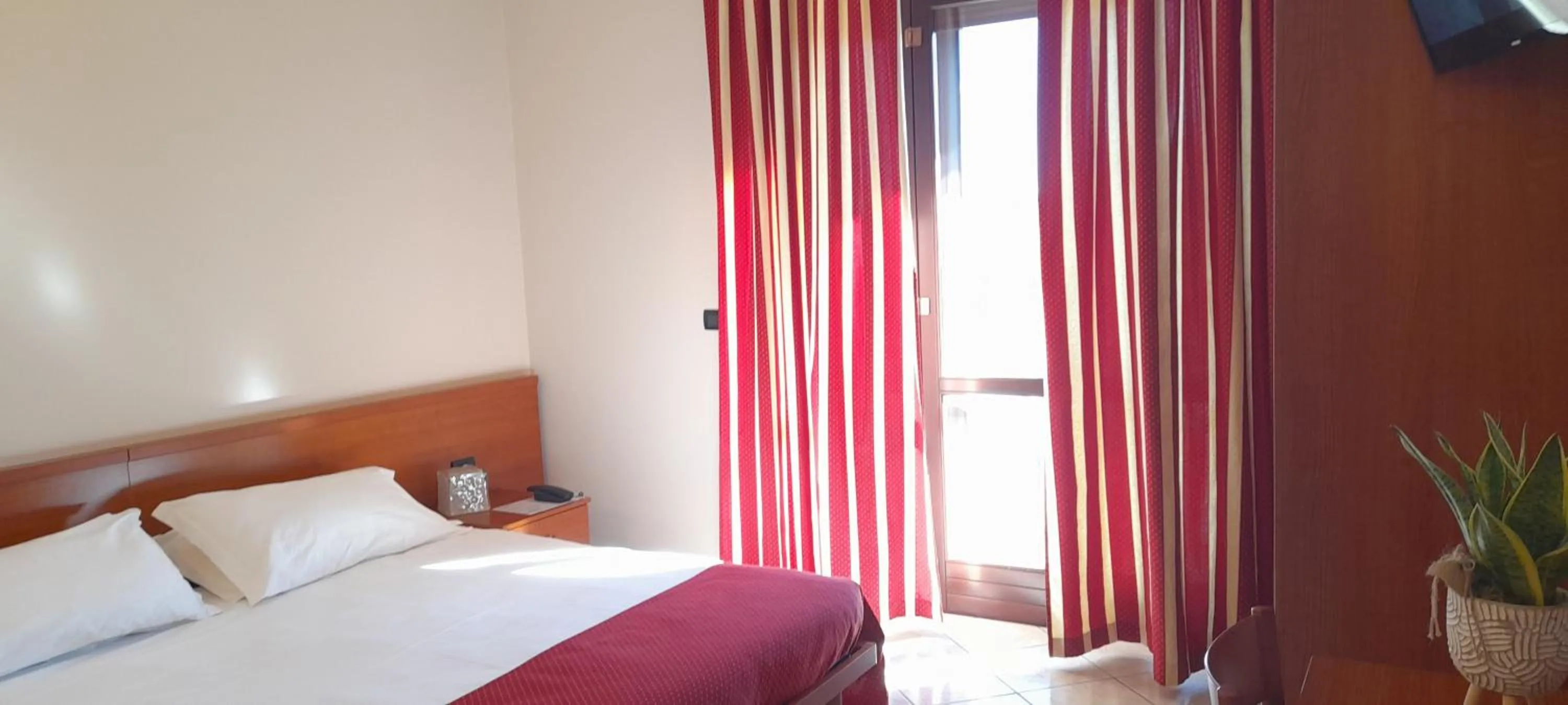 Bedroom, Bed in Hotel Ceretto