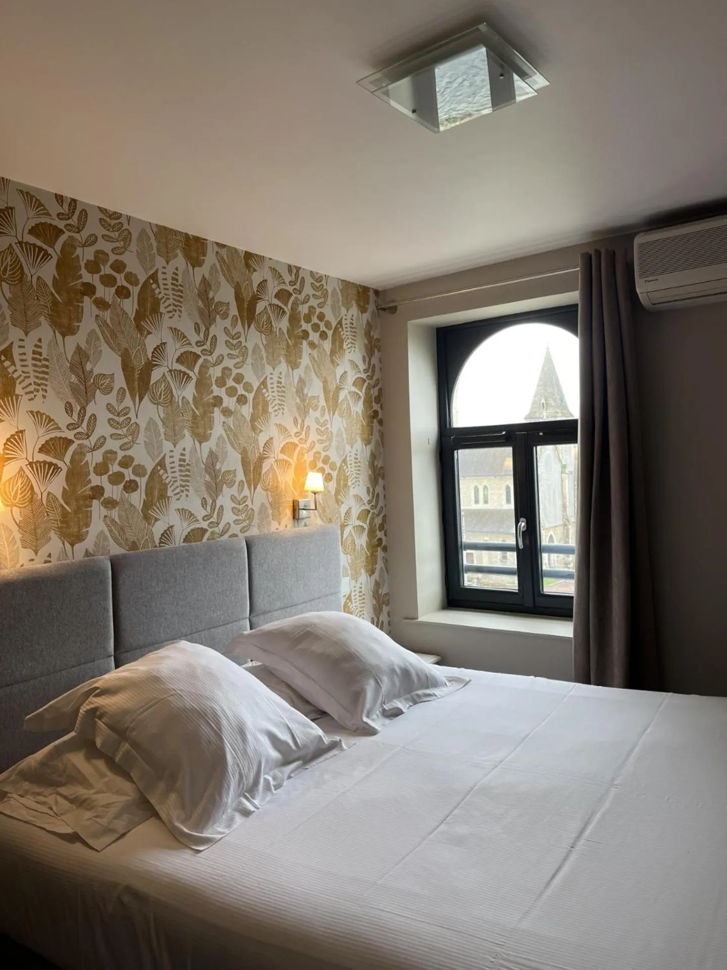 Bedroom, Bed in Saint Jean