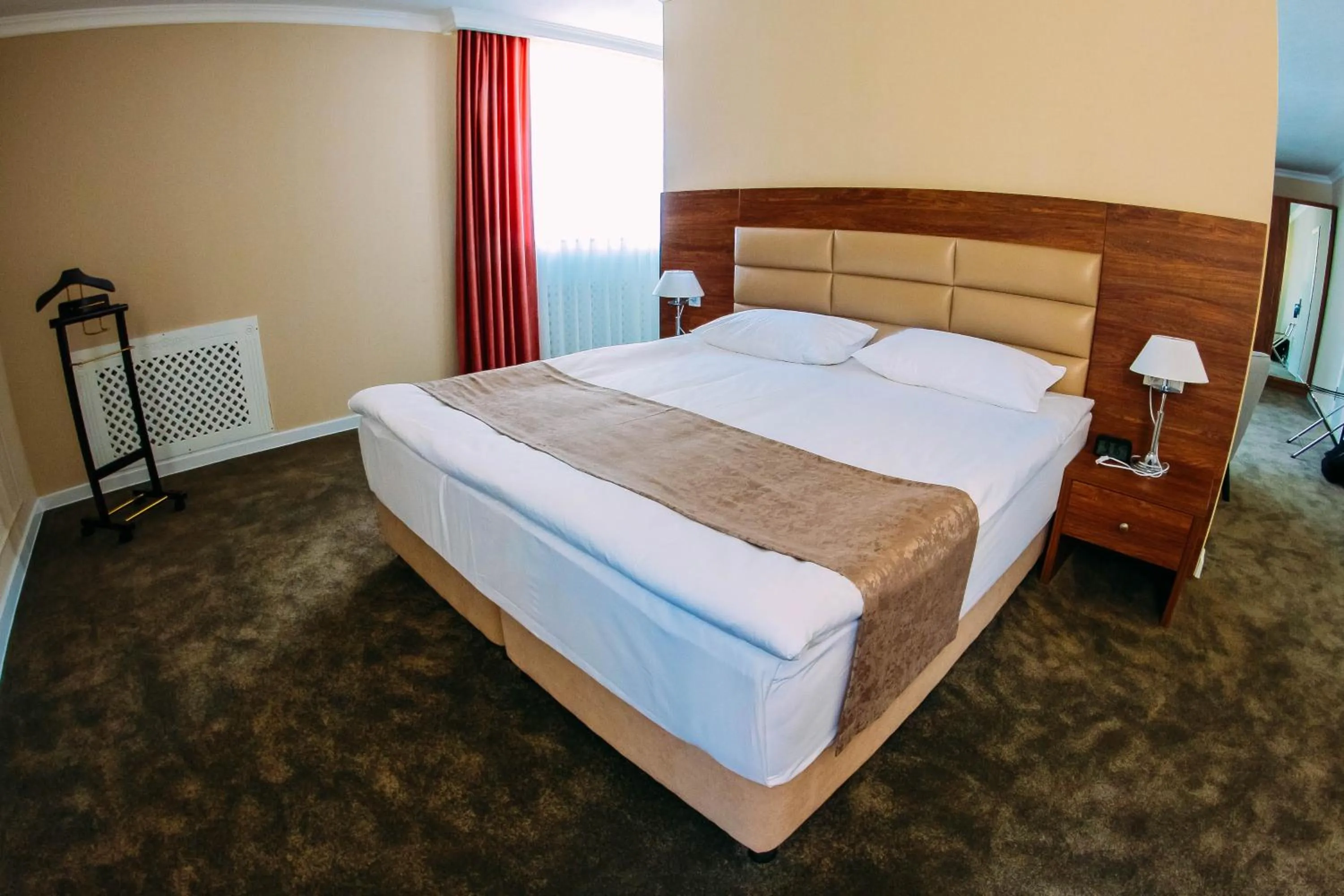 Bedroom, Bed in Osh Grand Hotel Chavo