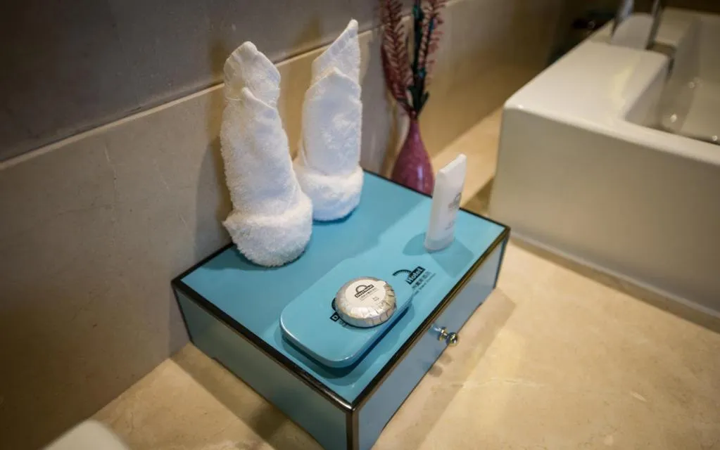 Bathroom in Days Hotel by Wyndham Shanxi Xinzhou