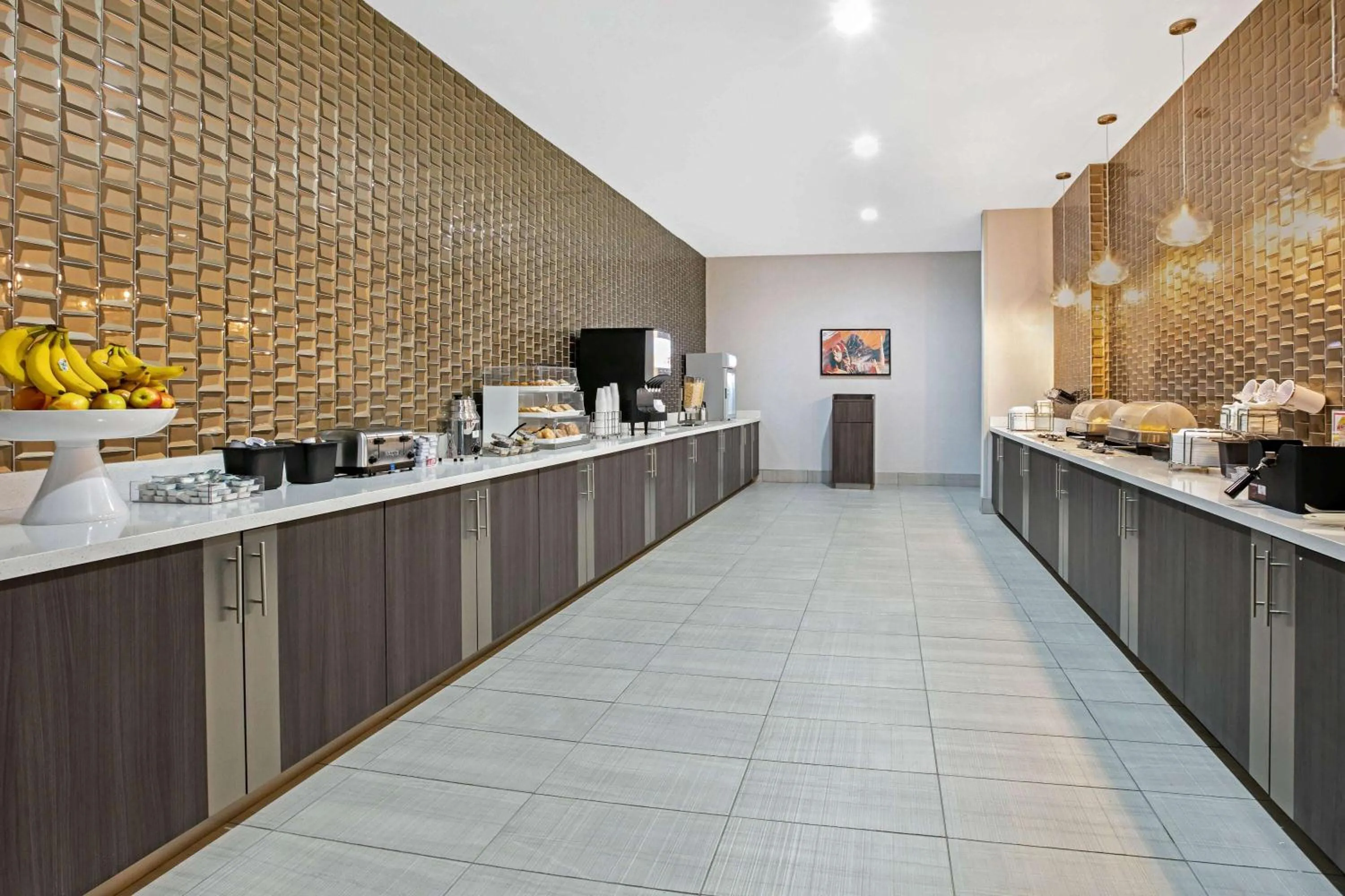 Restaurant/places to eat in La Quinta Inn & Suites DFW West-Glade-Parks