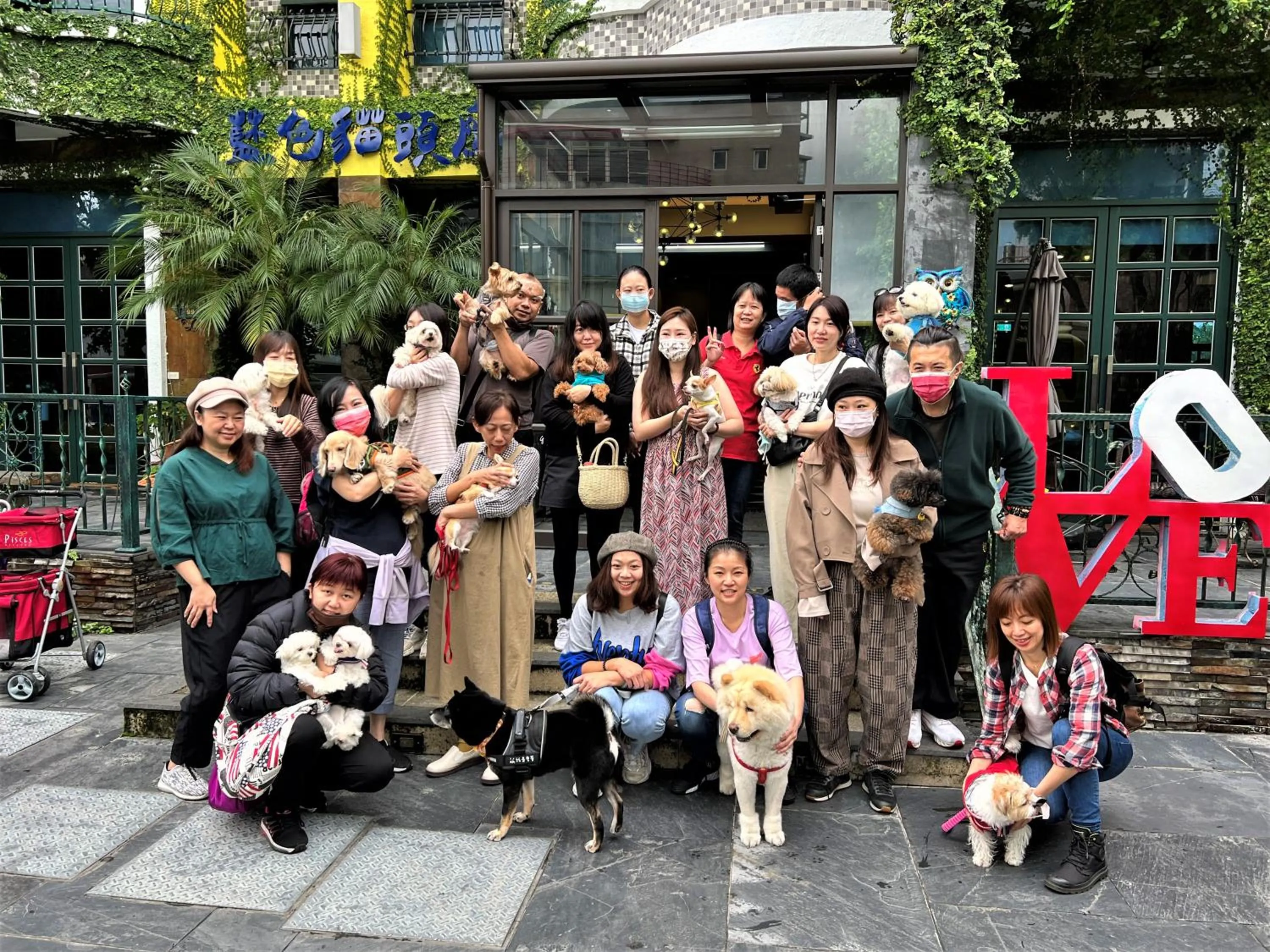 Guests in Blue Owl-Hualien No 2396-2397-2398-2399