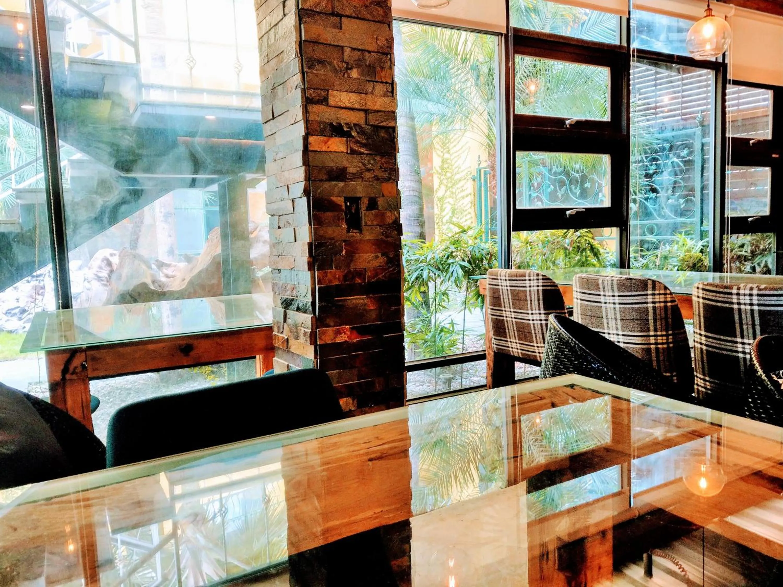 Restaurant/places to eat in Blue Owl-Hualien No 2396-2397-2398-2399