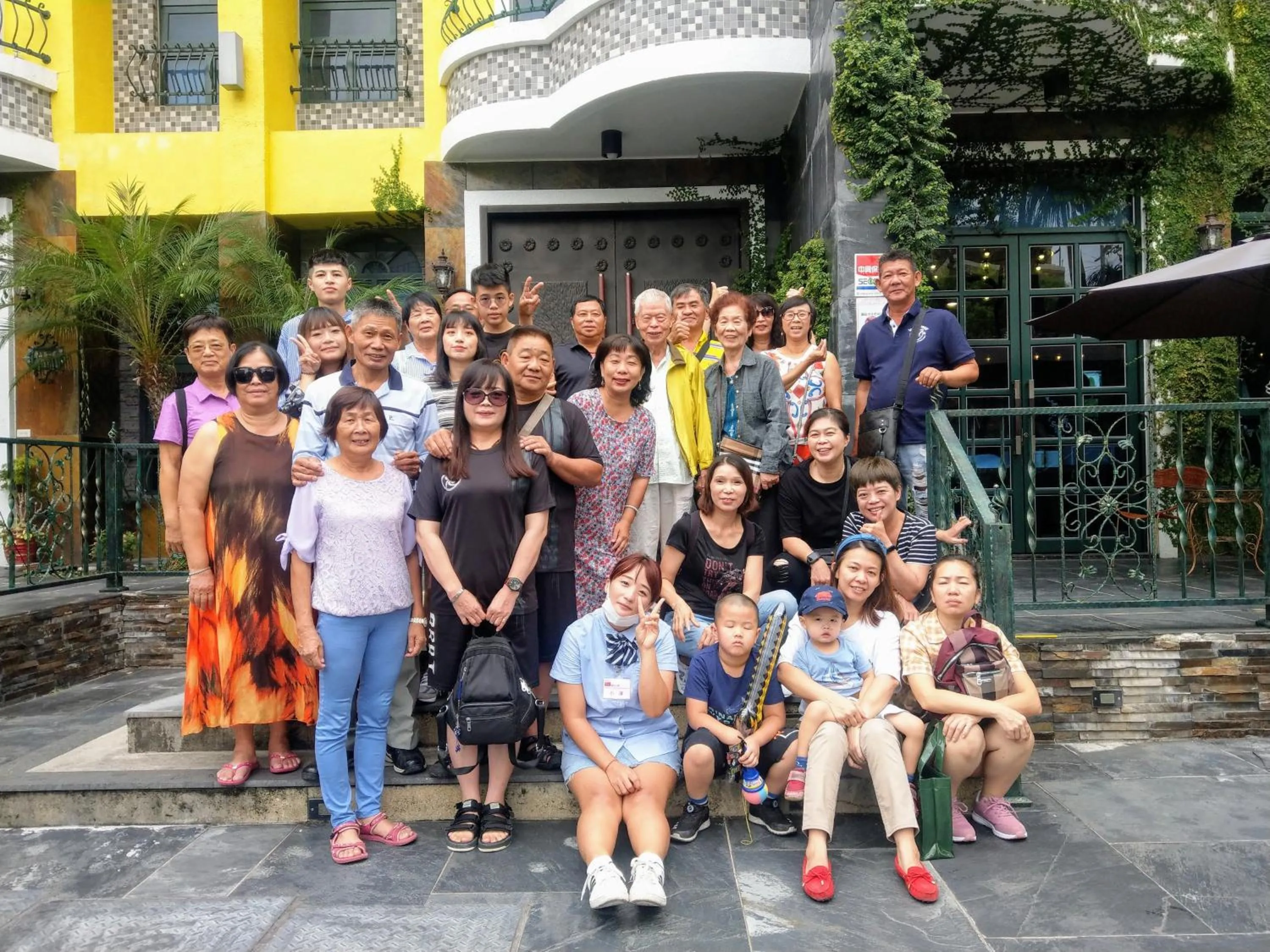 People in Blue Owl-Hualien No 2396-2397-2398-2399