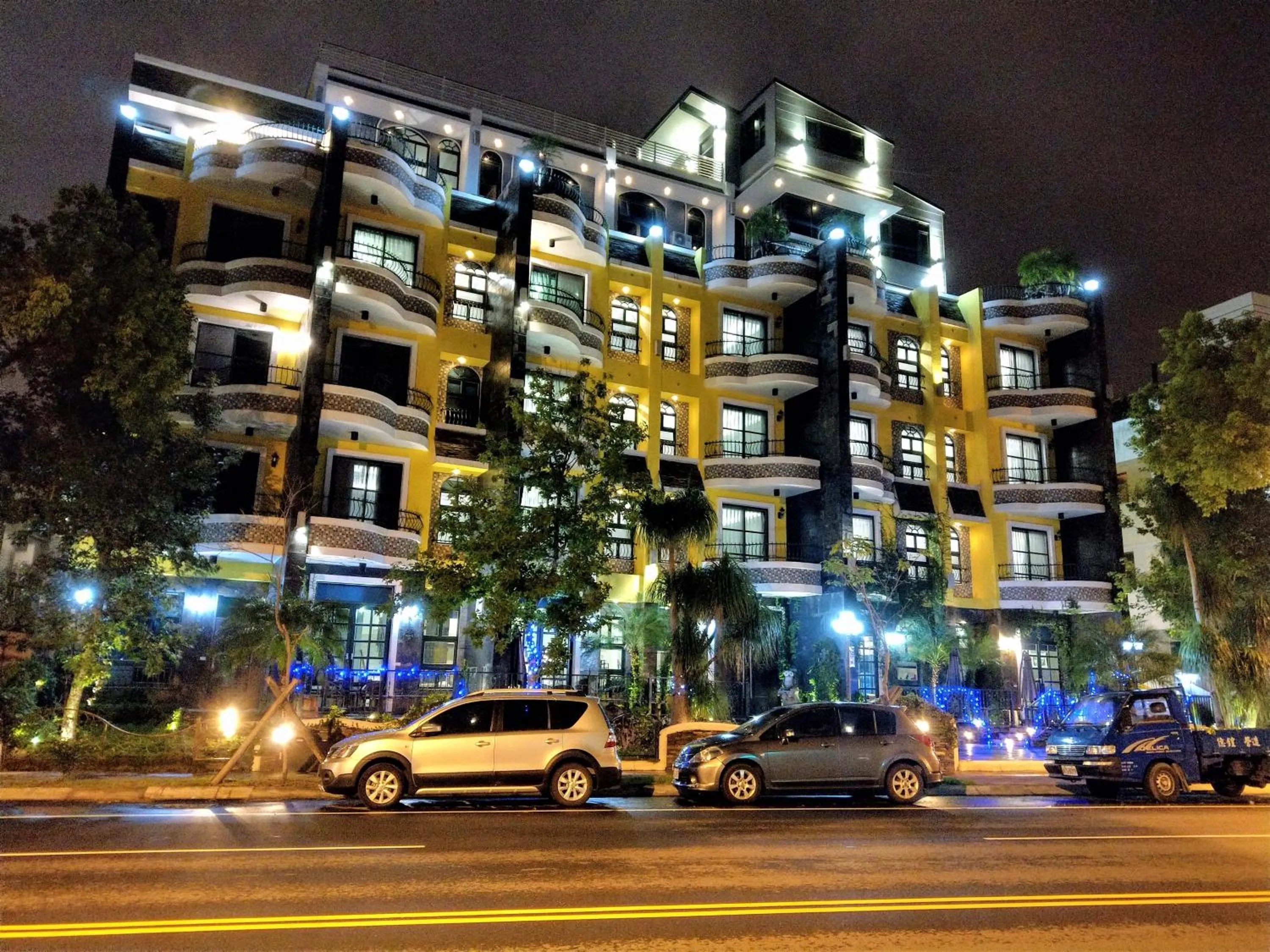 Facade/entrance in Blue Owl-Hualien No 2396-2397-2398-2399