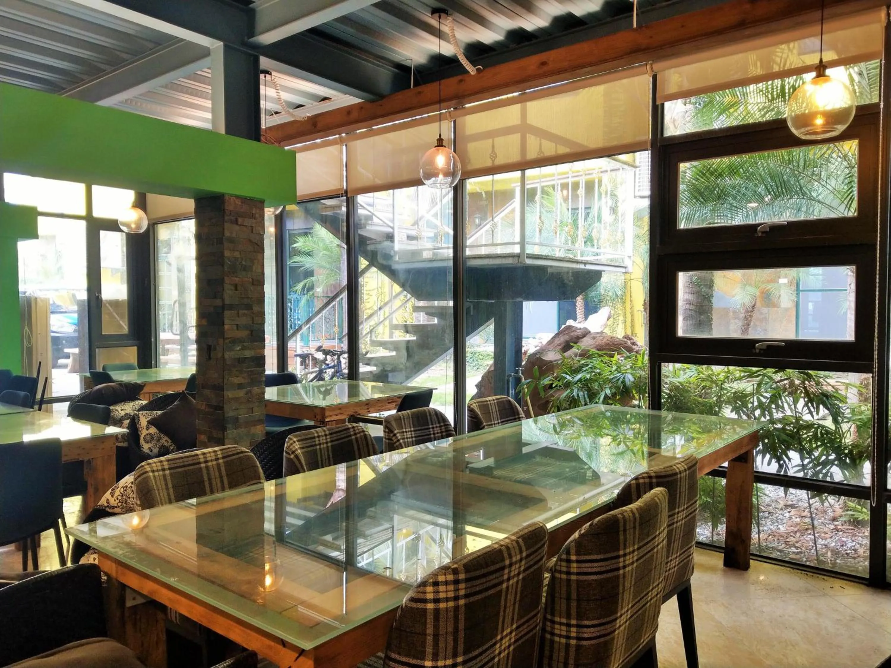 Restaurant/places to eat in Blue Owl-Hualien No 2396-2397-2398-2399