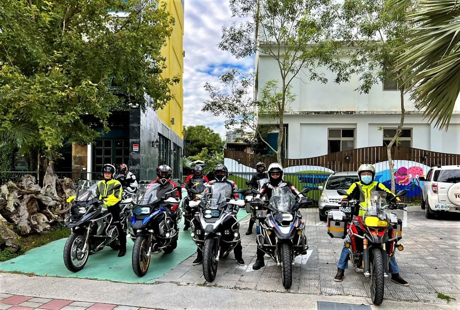 People in Blue Owl-Hualien No 2396-2397-2398-2399