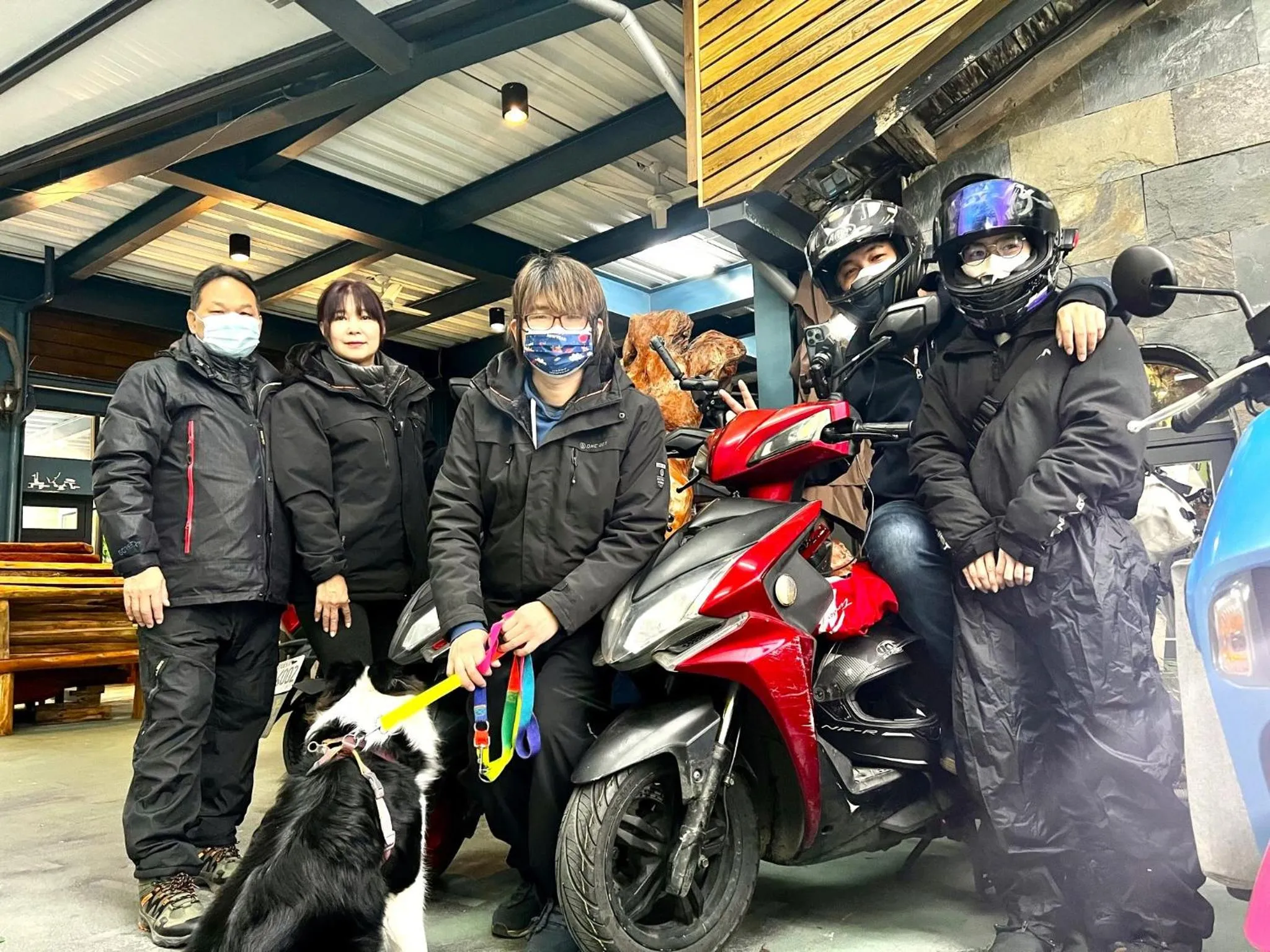 People in Blue Owl-Hualien No 2396-2397-2398-2399