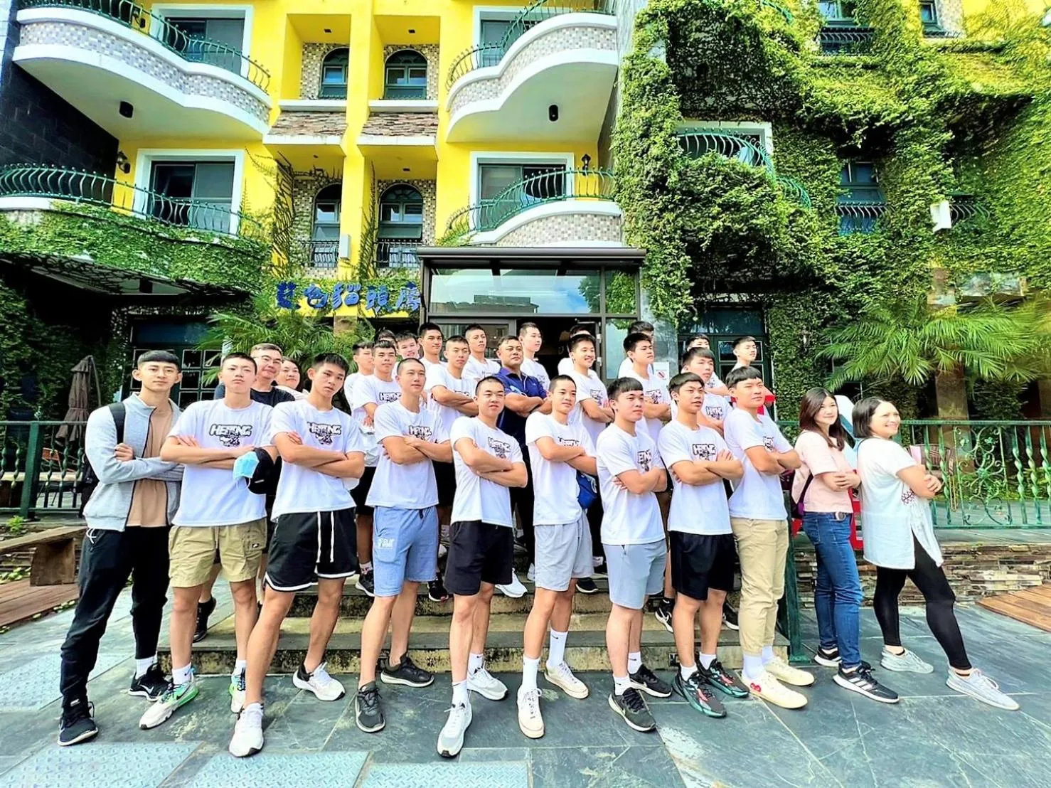 Guests in Blue Owl-Hualien No 2396-2397-2398-2399