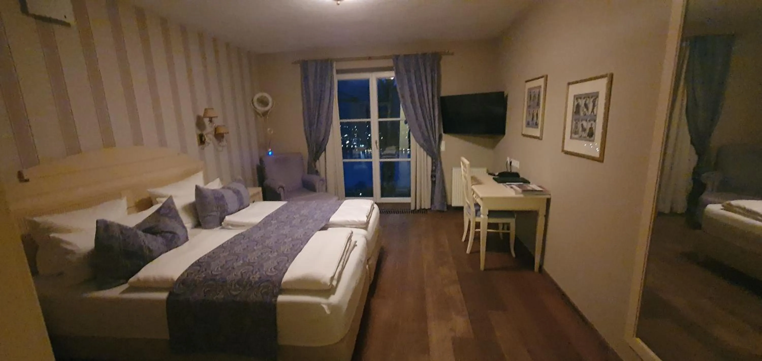 Photo of the whole room, Bed in Hotel Leeberghof
