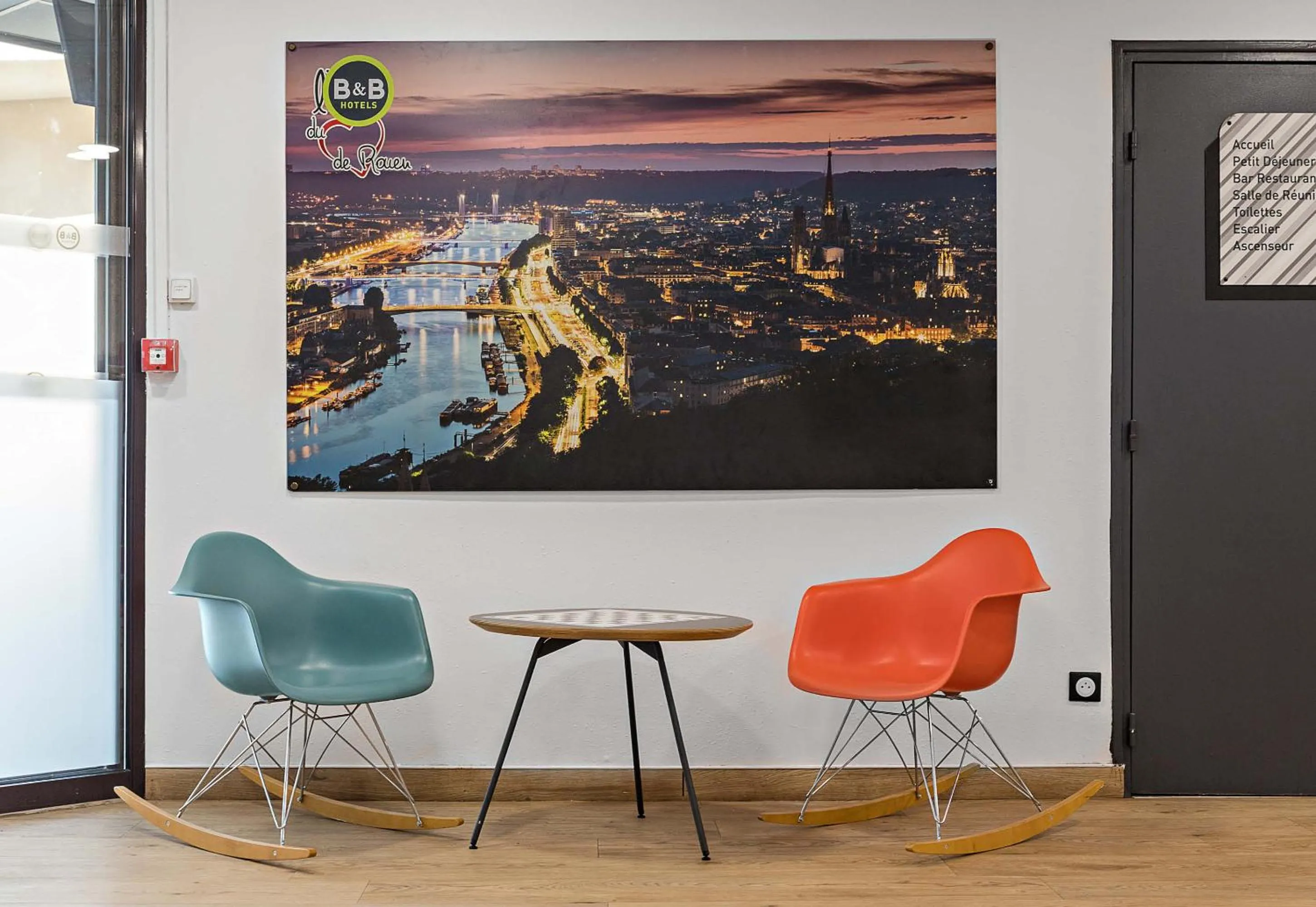 Living room in B&B HOTEL Rouen Centre Rive Droite