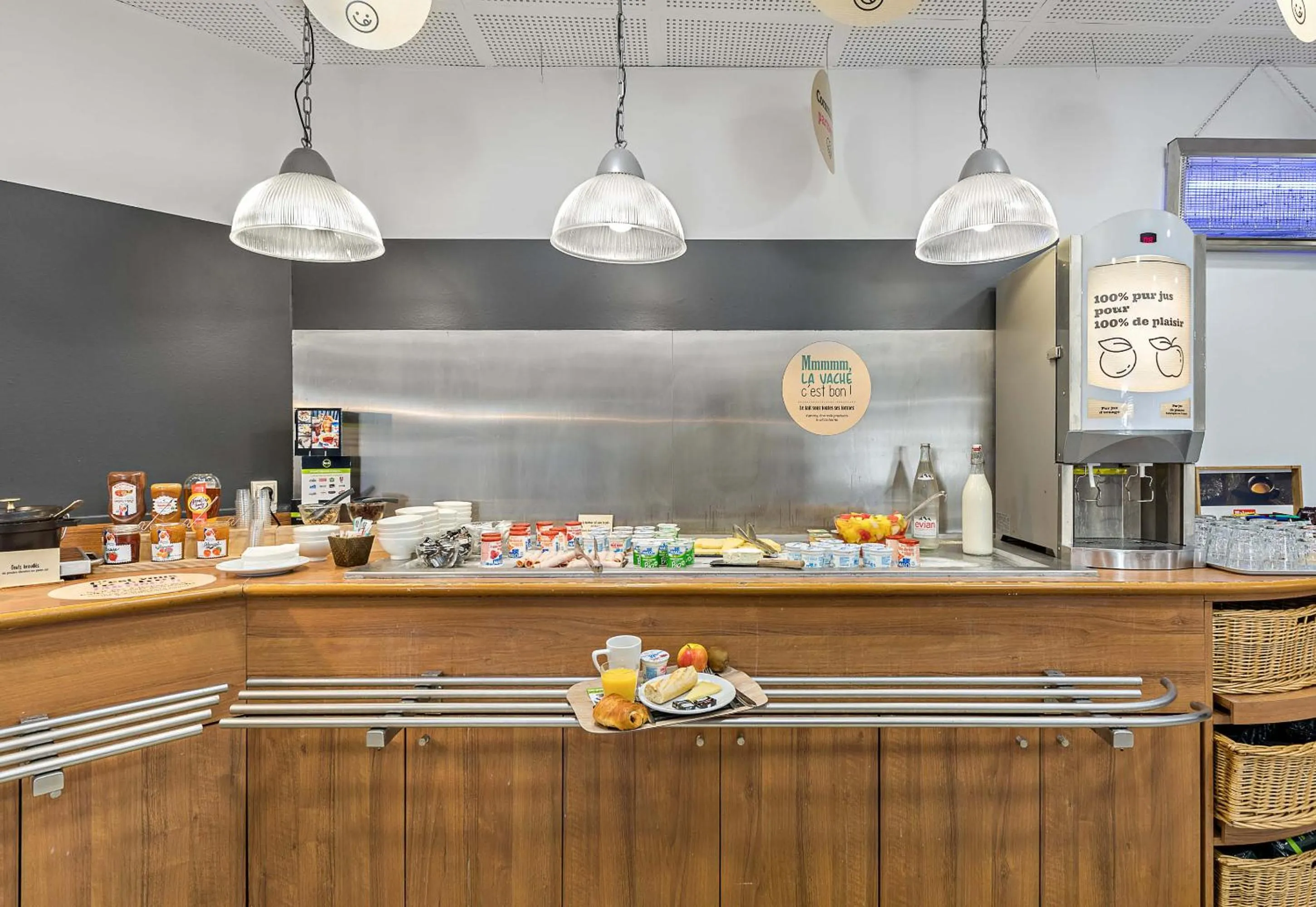 Buffet breakfast in B&B HOTEL Rouen Centre Rive Droite