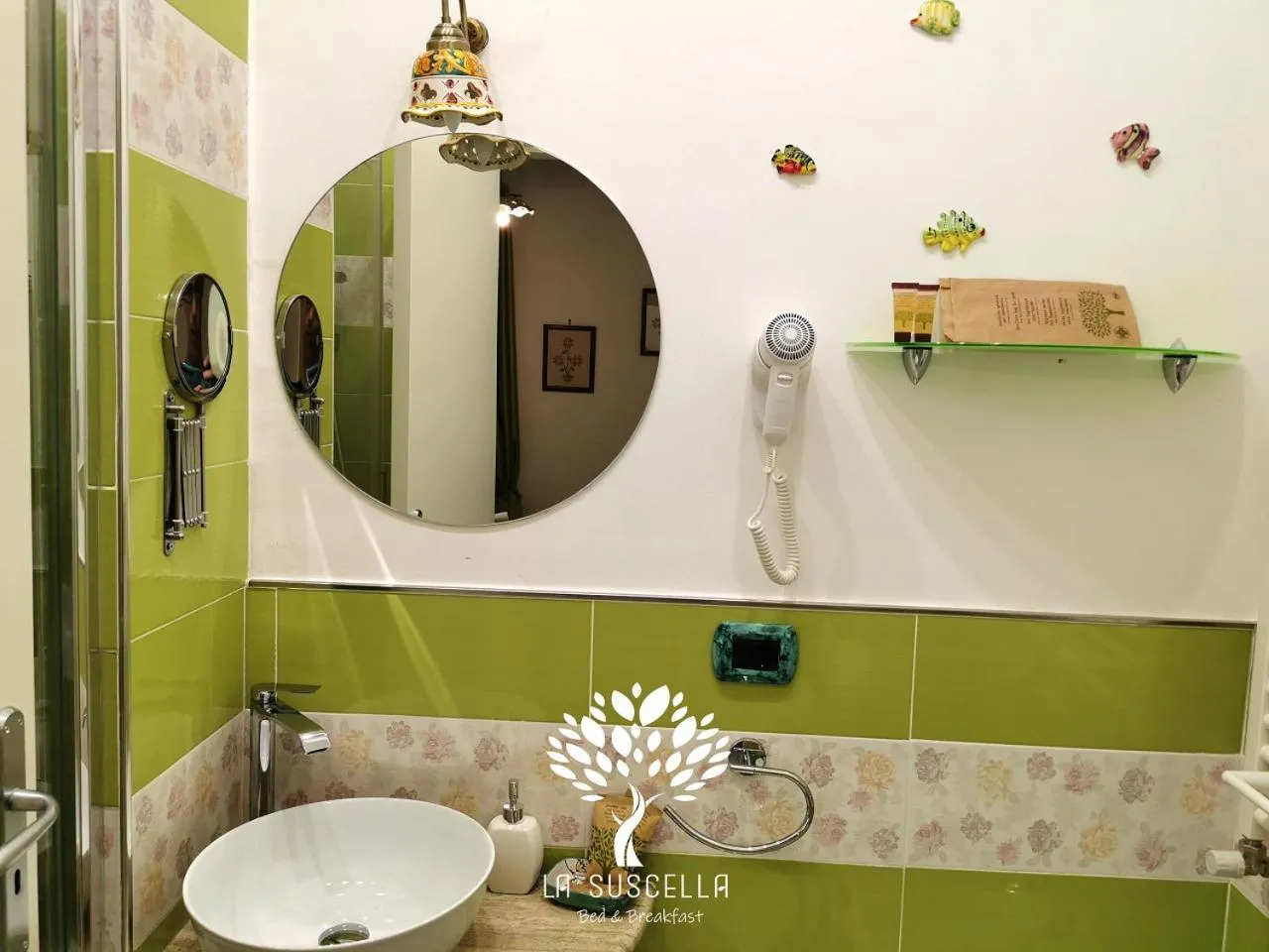 Shower in La Suscella Bed & Breakfast