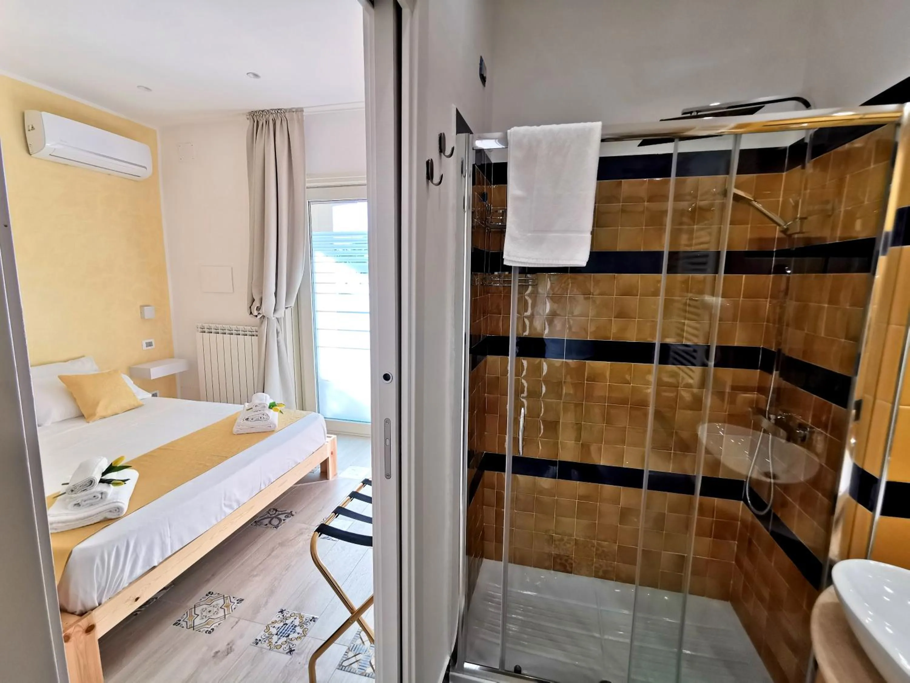 Bathroom, Bed in La Suscella Bed & Breakfast