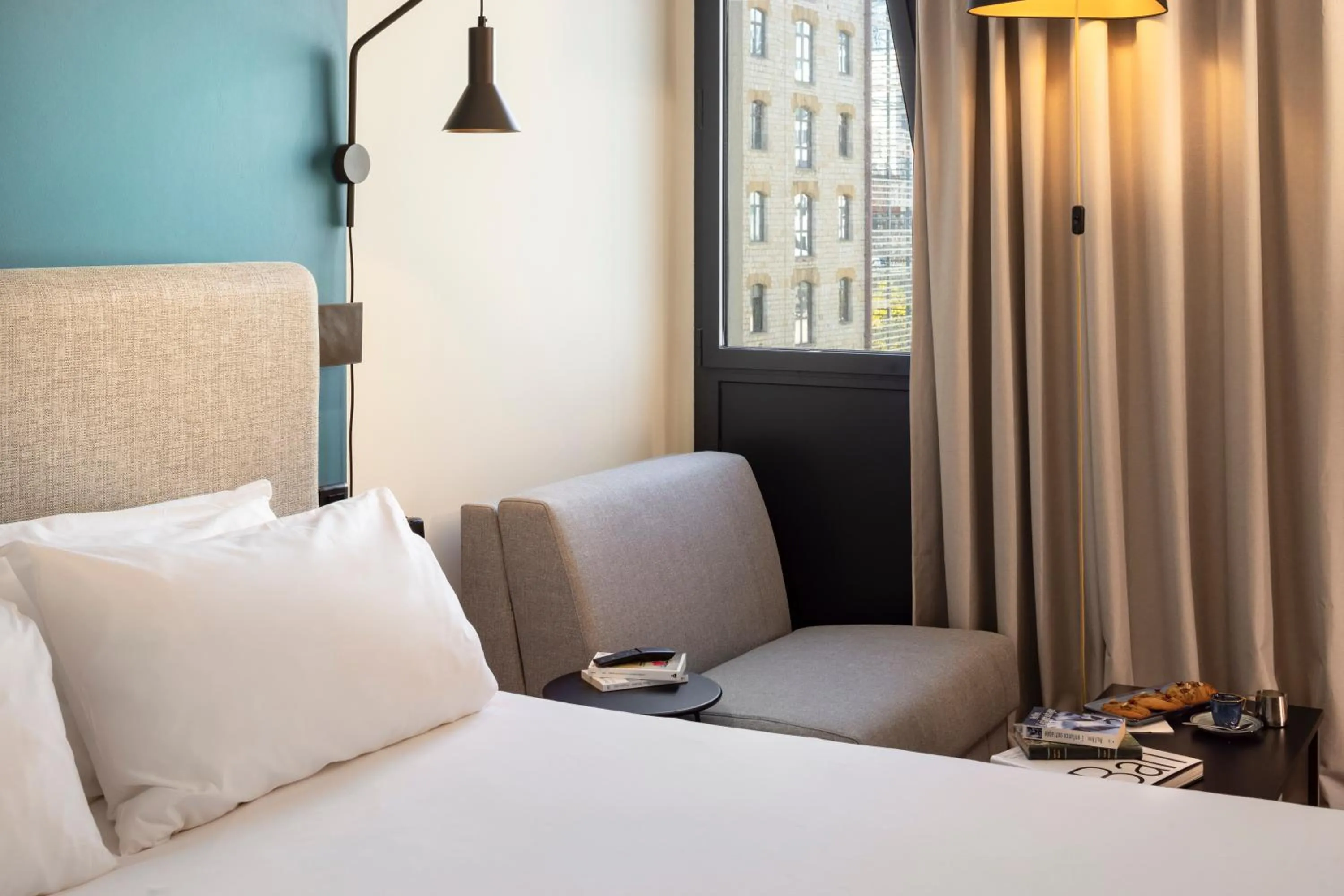 Bedroom, Bed in ibis Marseille Centre Euromed