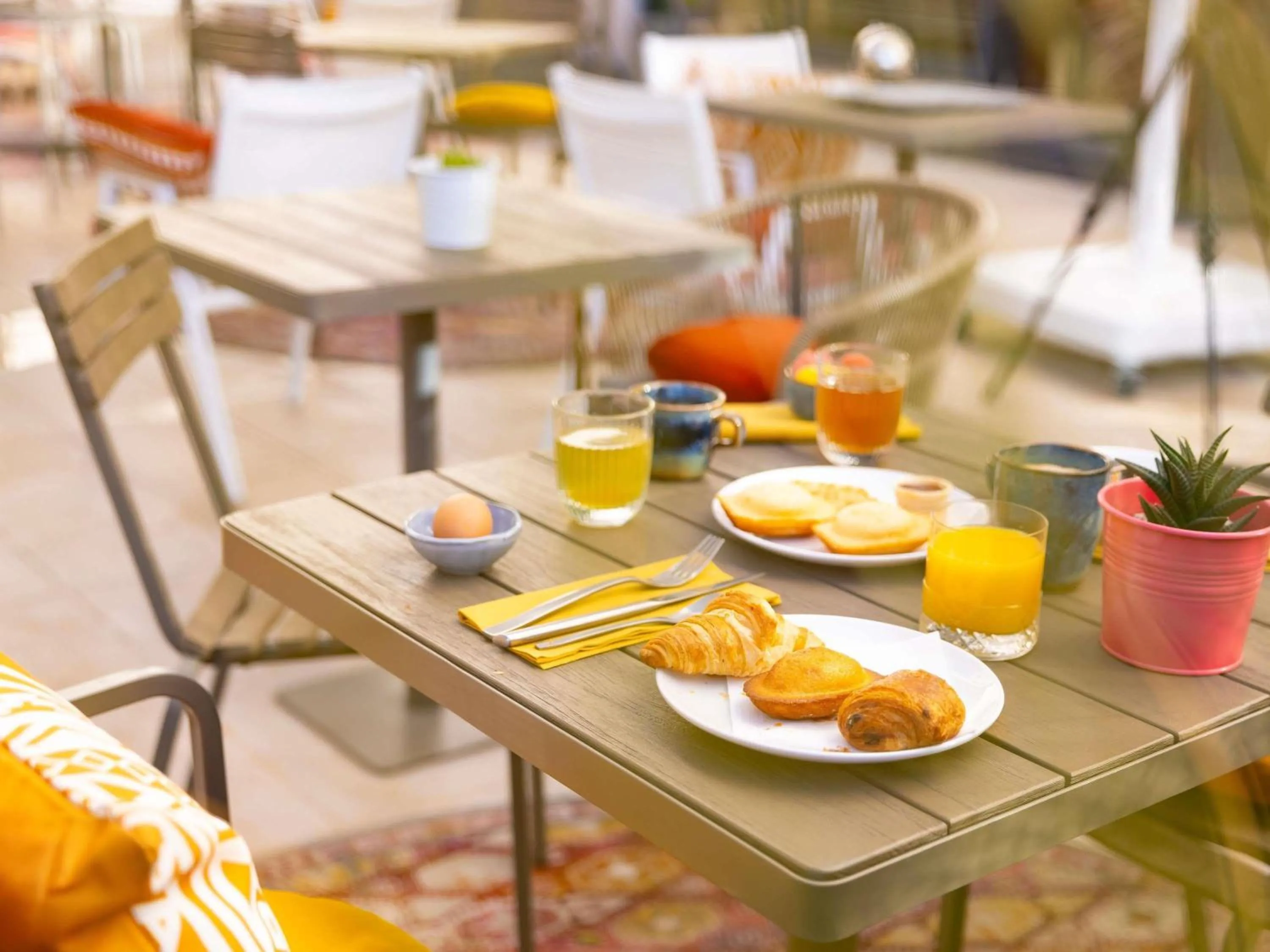 Breakfast in ibis Marseille Centre Euromed