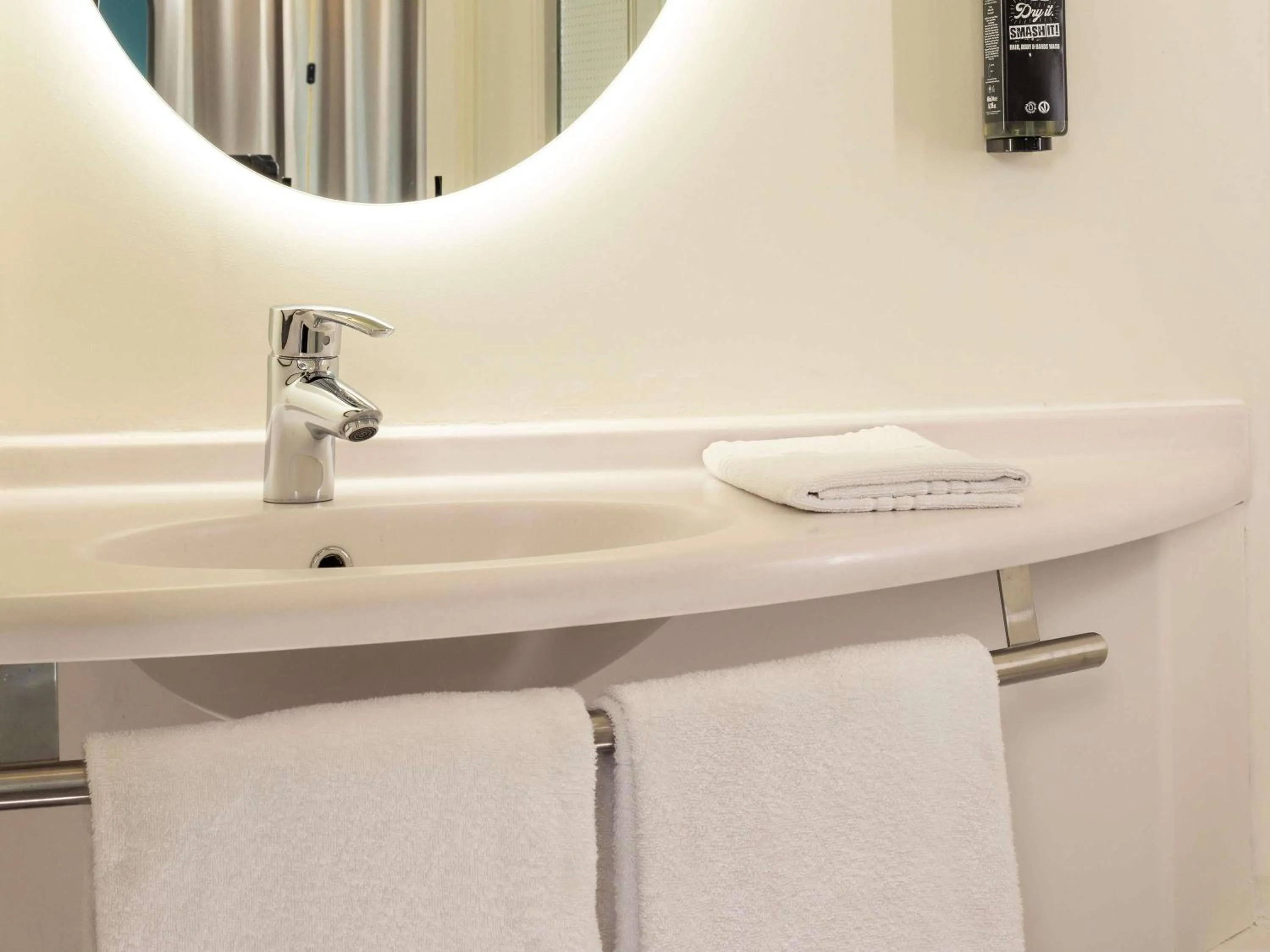 Bedroom in ibis Marseille Centre Euromed