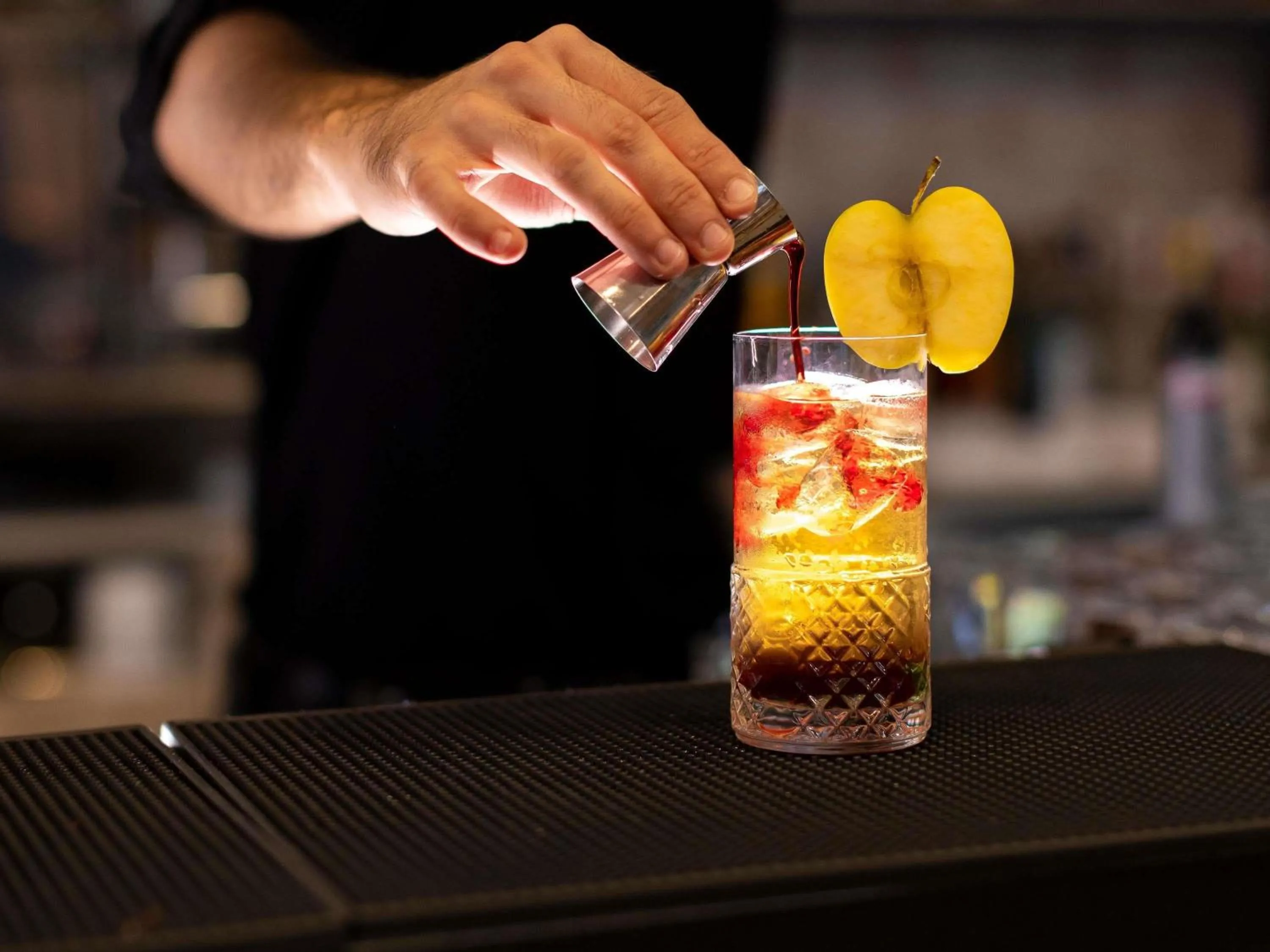 Lounge or bar in ibis Marseille Centre Euromed