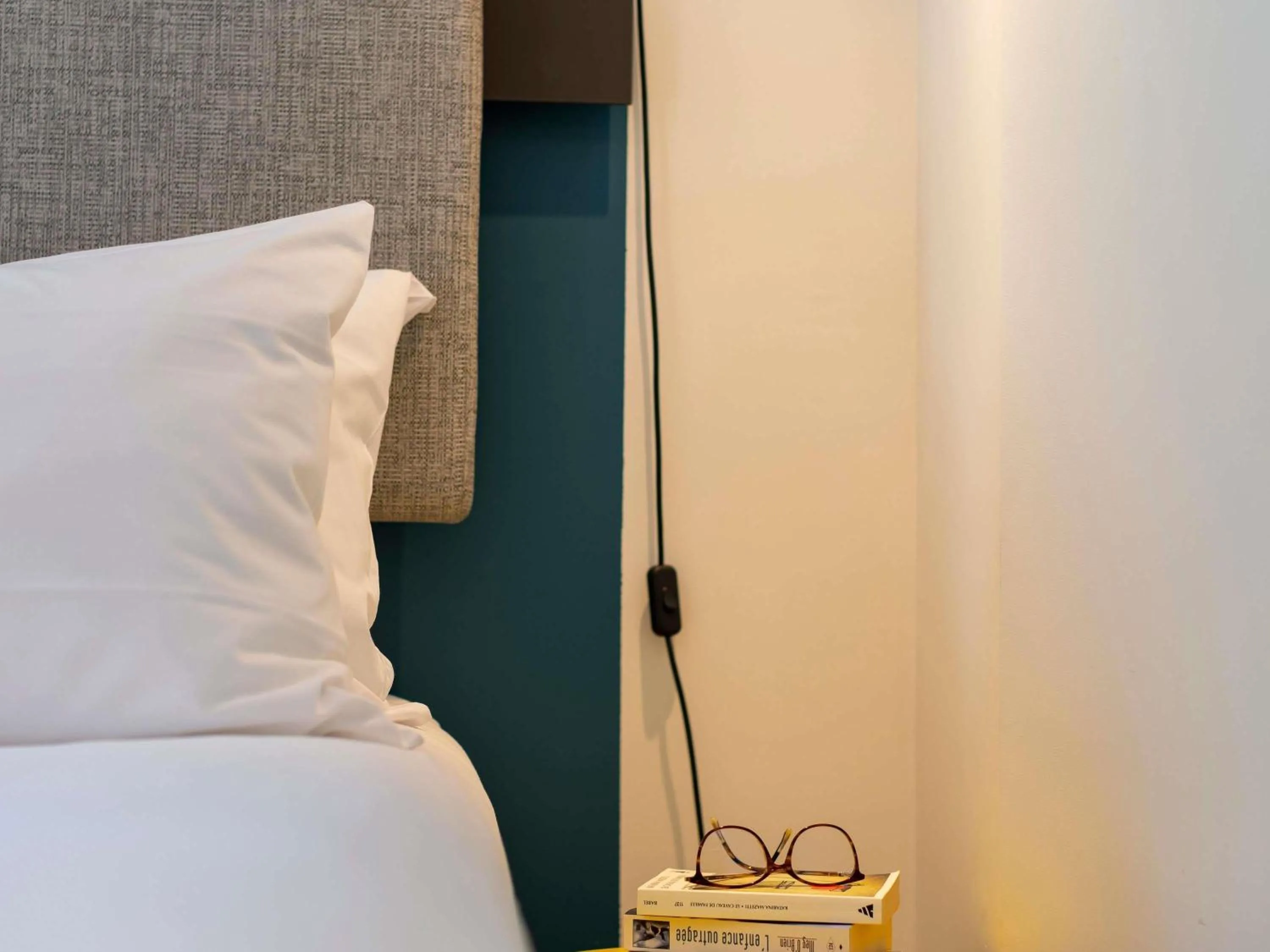 Bedroom, Bed in ibis Marseille Centre Euromed