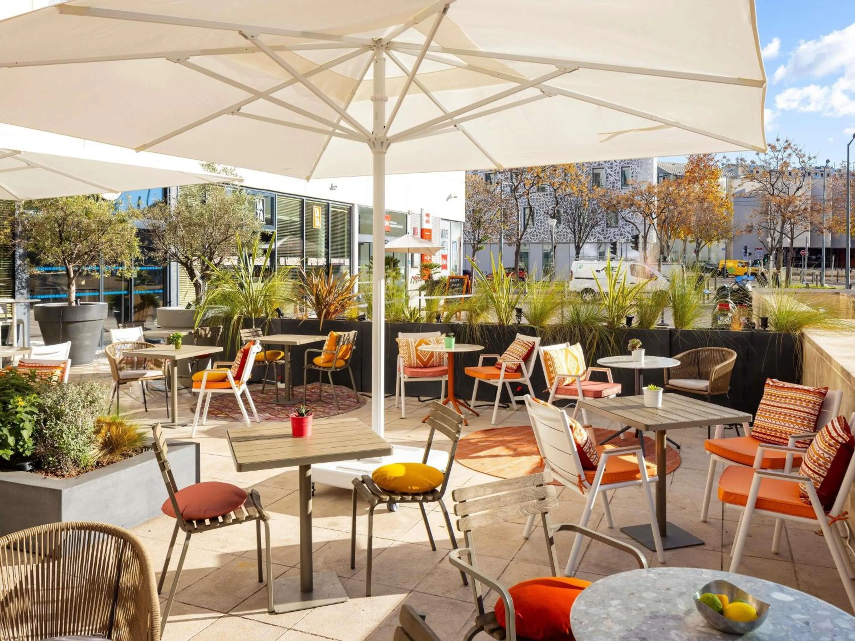 Restaurant/places to eat in ibis Marseille Centre Euromed