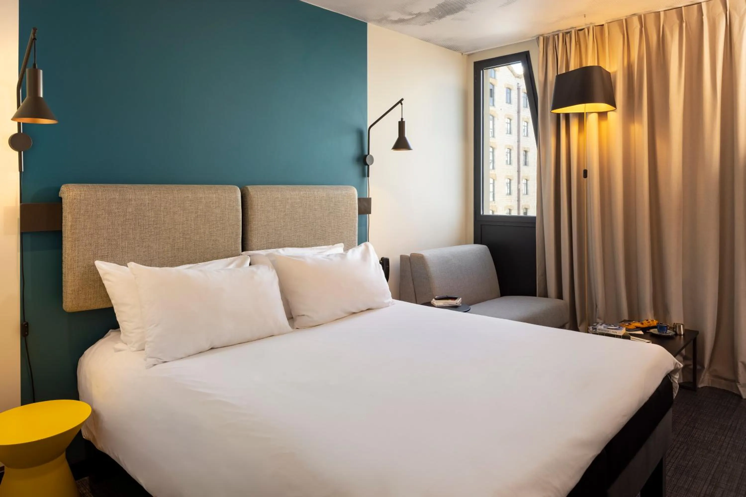 Bedroom, Bed in ibis Marseille Centre Euromed