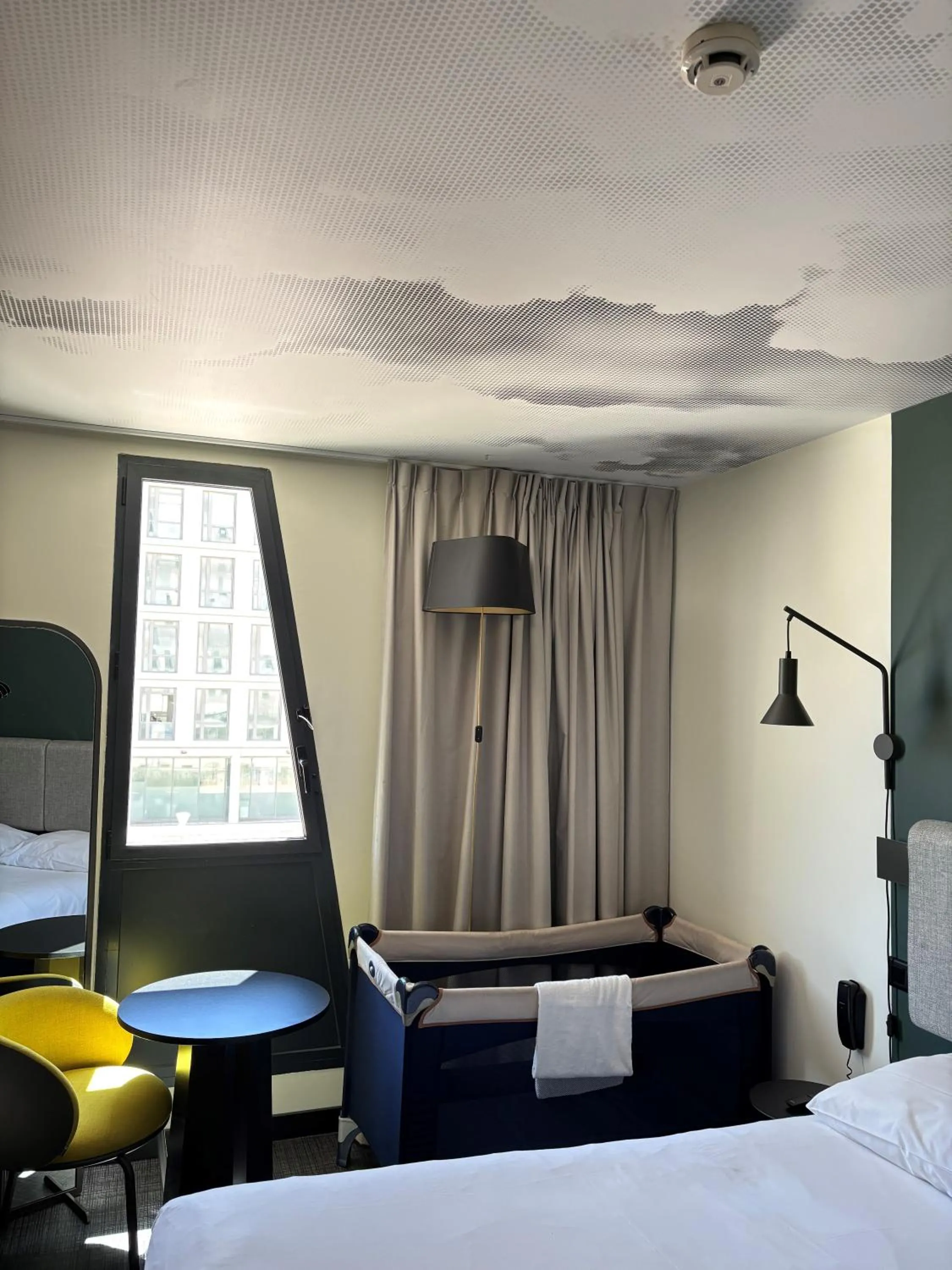 cot, Bed in ibis Marseille Centre Euromed