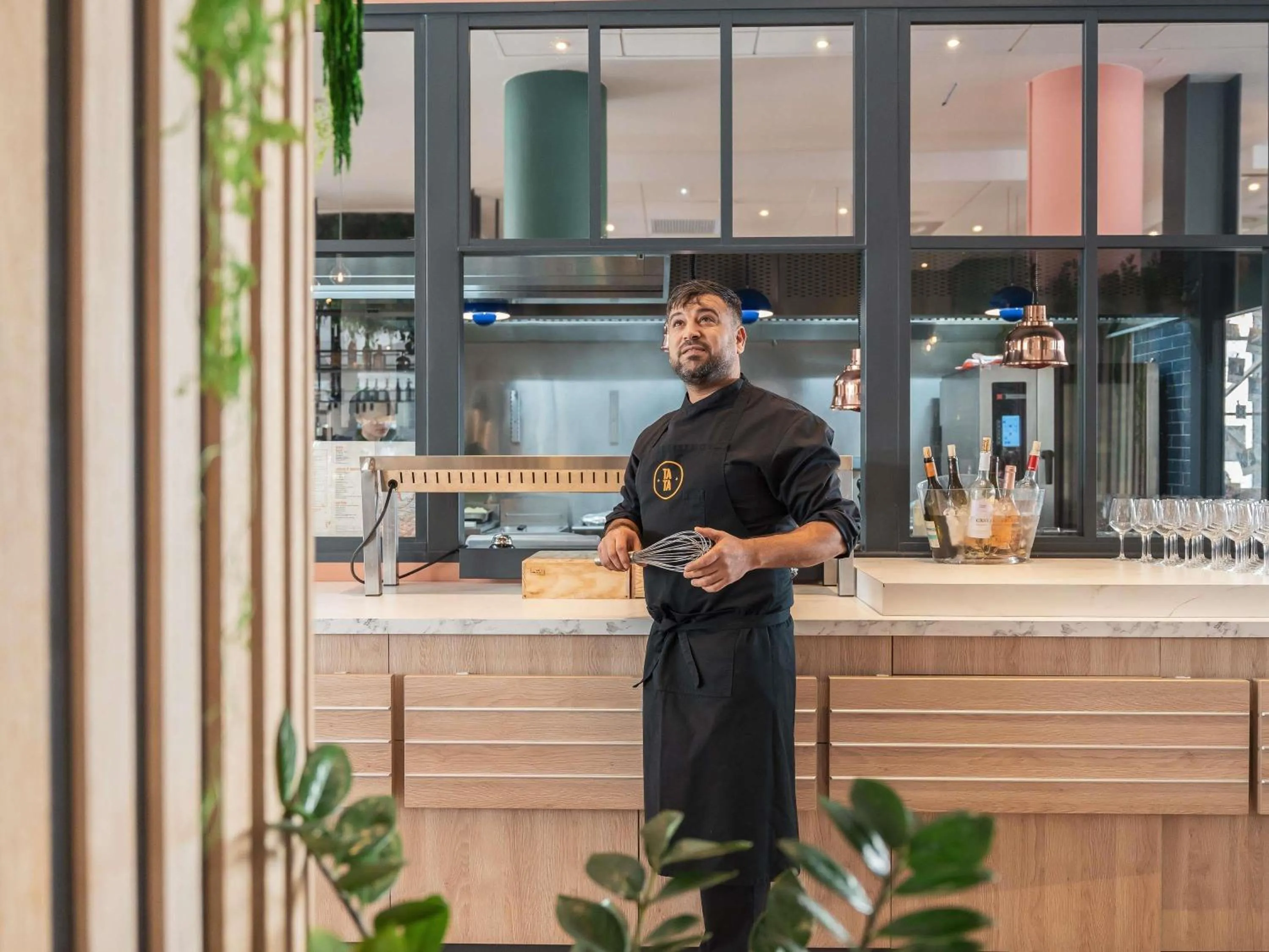 Restaurant/places to eat in ibis Marseille Centre Euromed