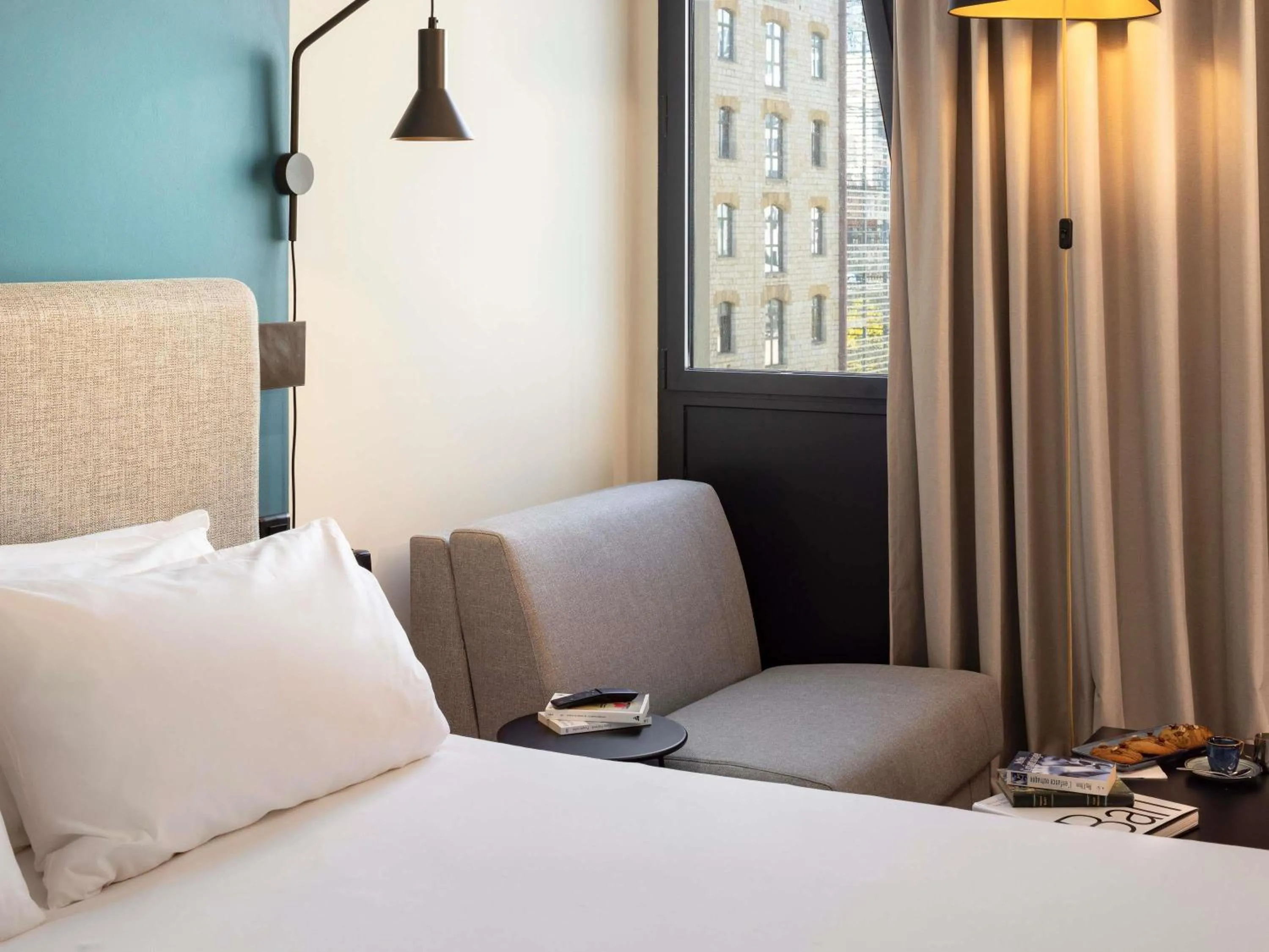 Bedroom, Bed in ibis Marseille Centre Euromed