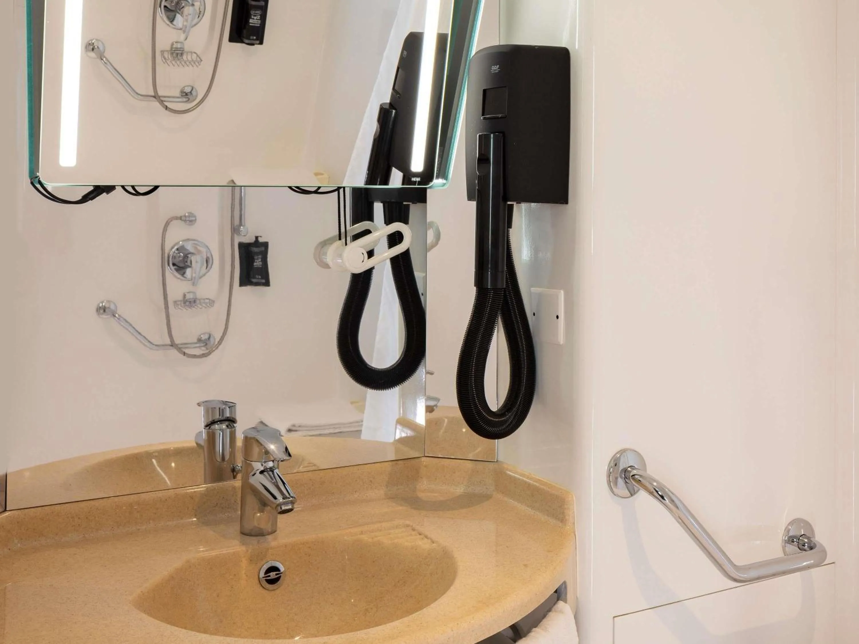 Bedroom in ibis Marseille Centre Euromed