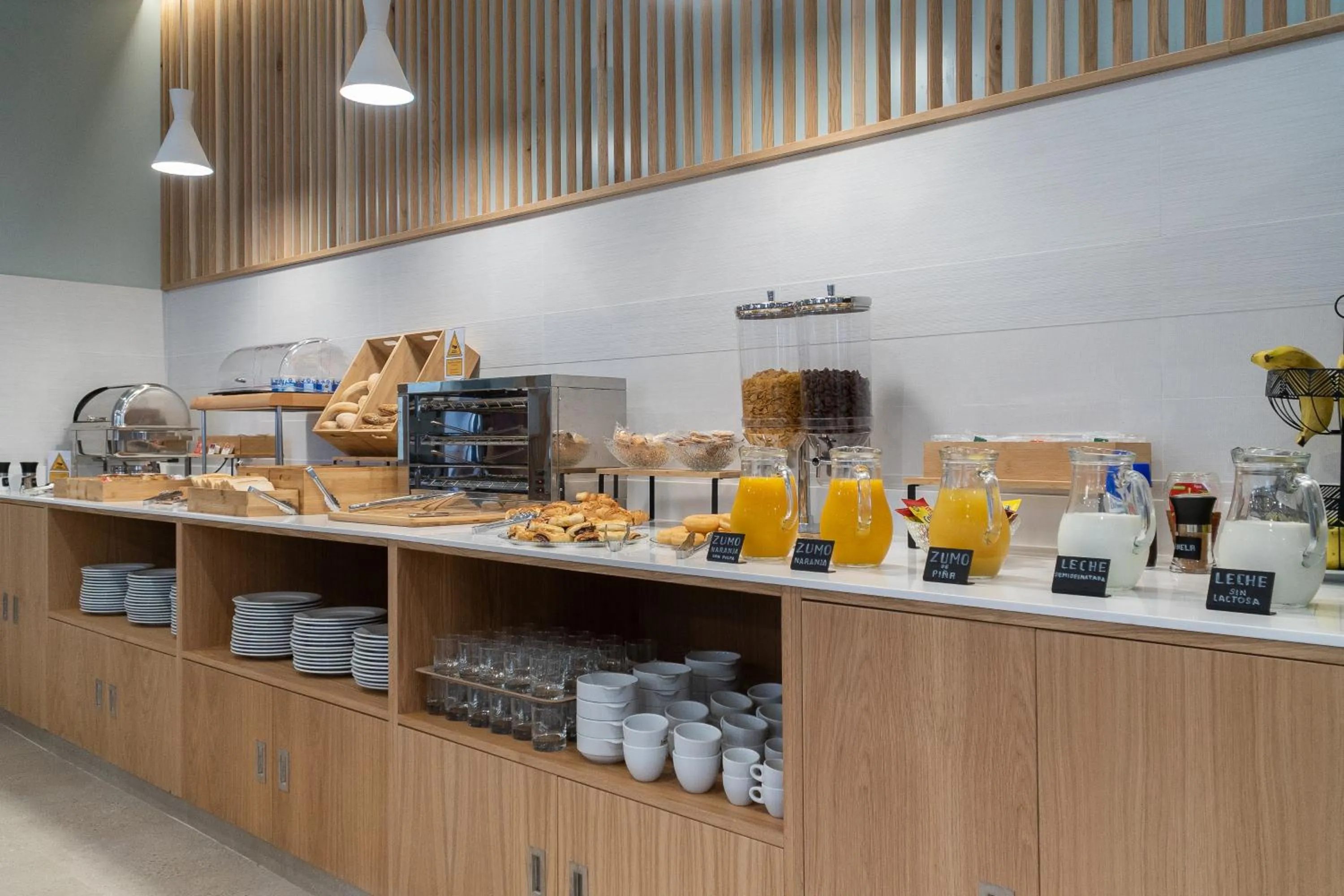 Buffet breakfast in Plaza de la Luz Cádiz