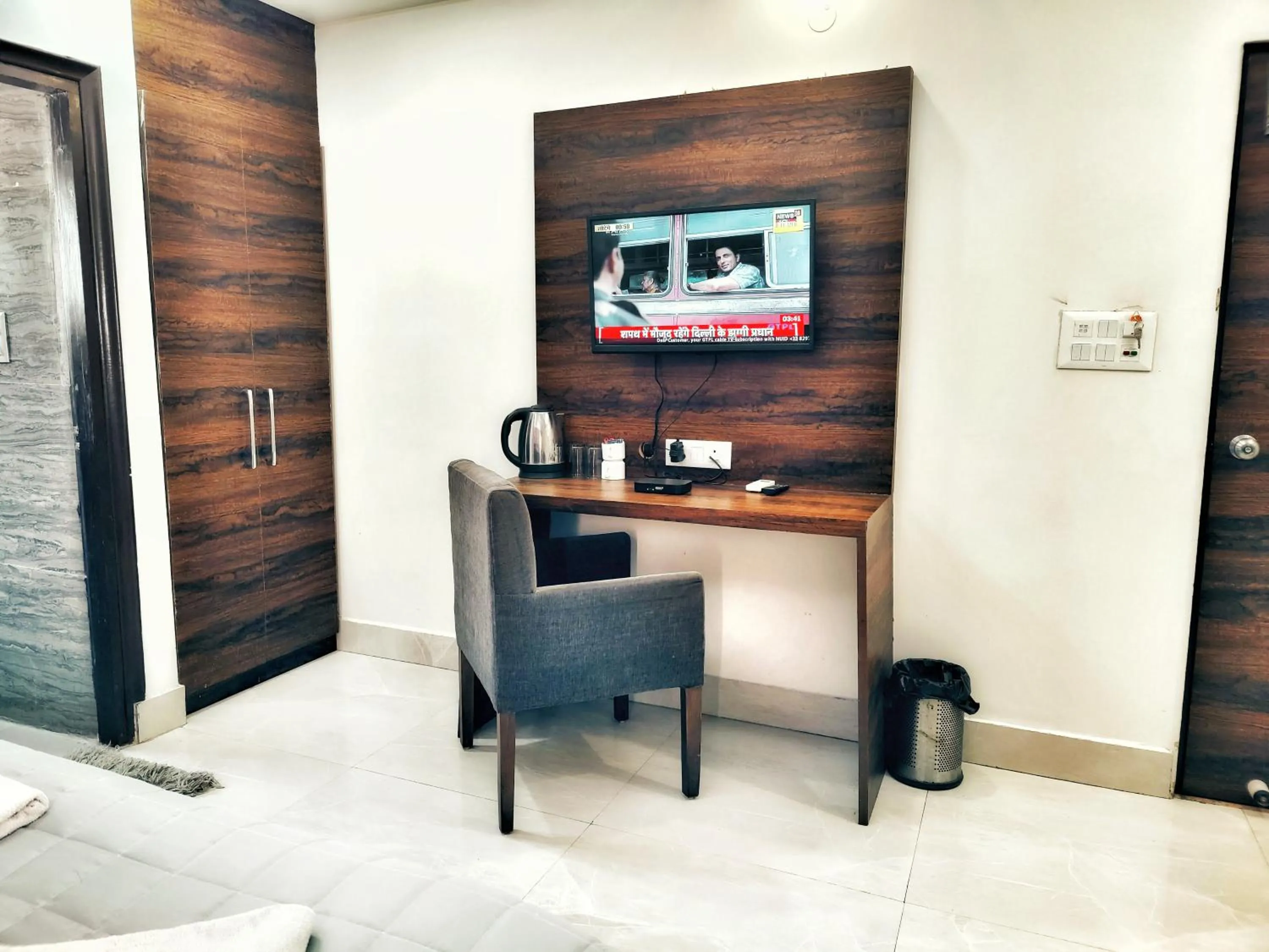 TV and multimedia in Hotel Aerocity Purple Orchid
