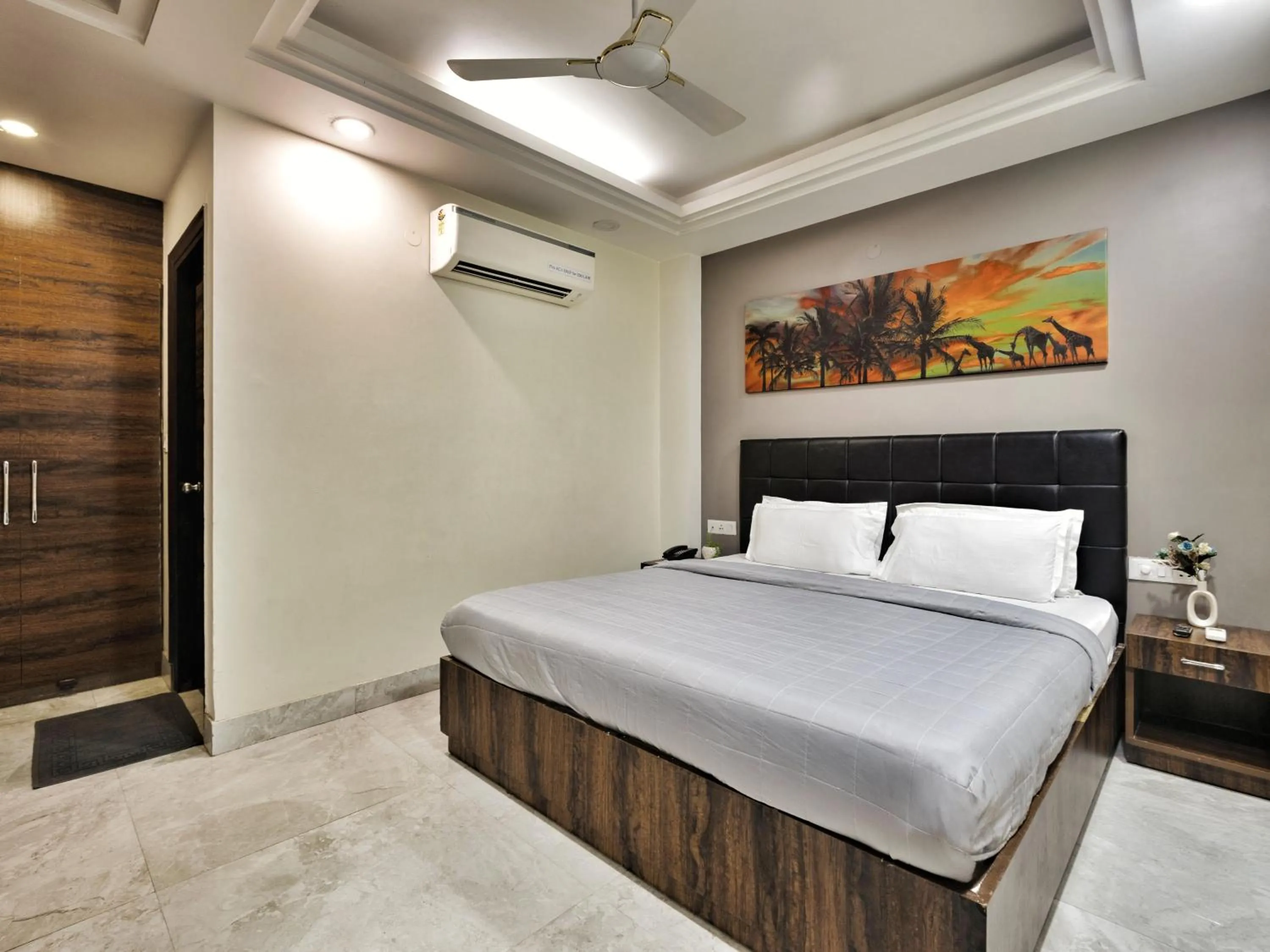 Bed in Hotel Aerocity Purple Orchid