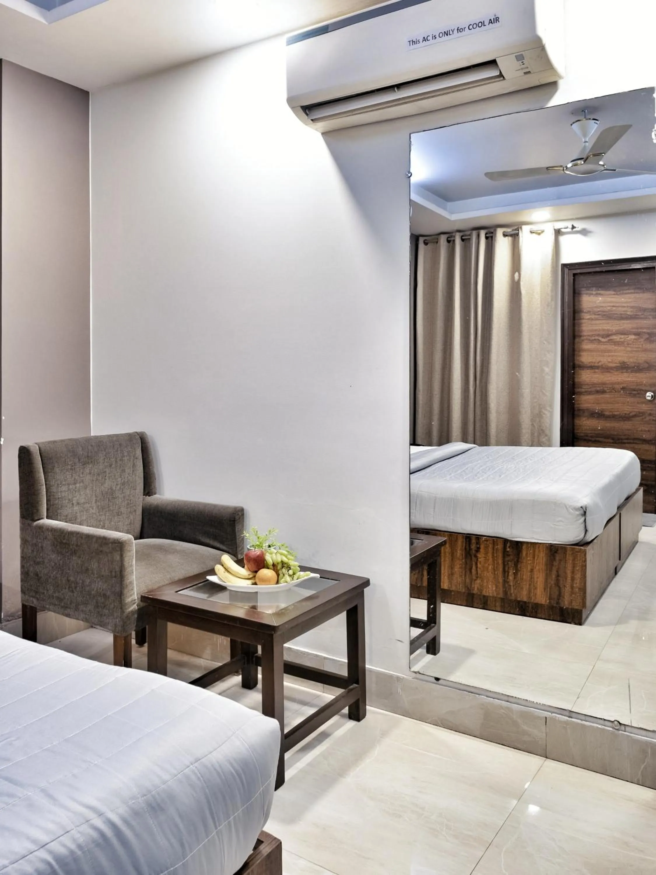 Seating area, Bed in Hotel Aerocity Purple Orchid