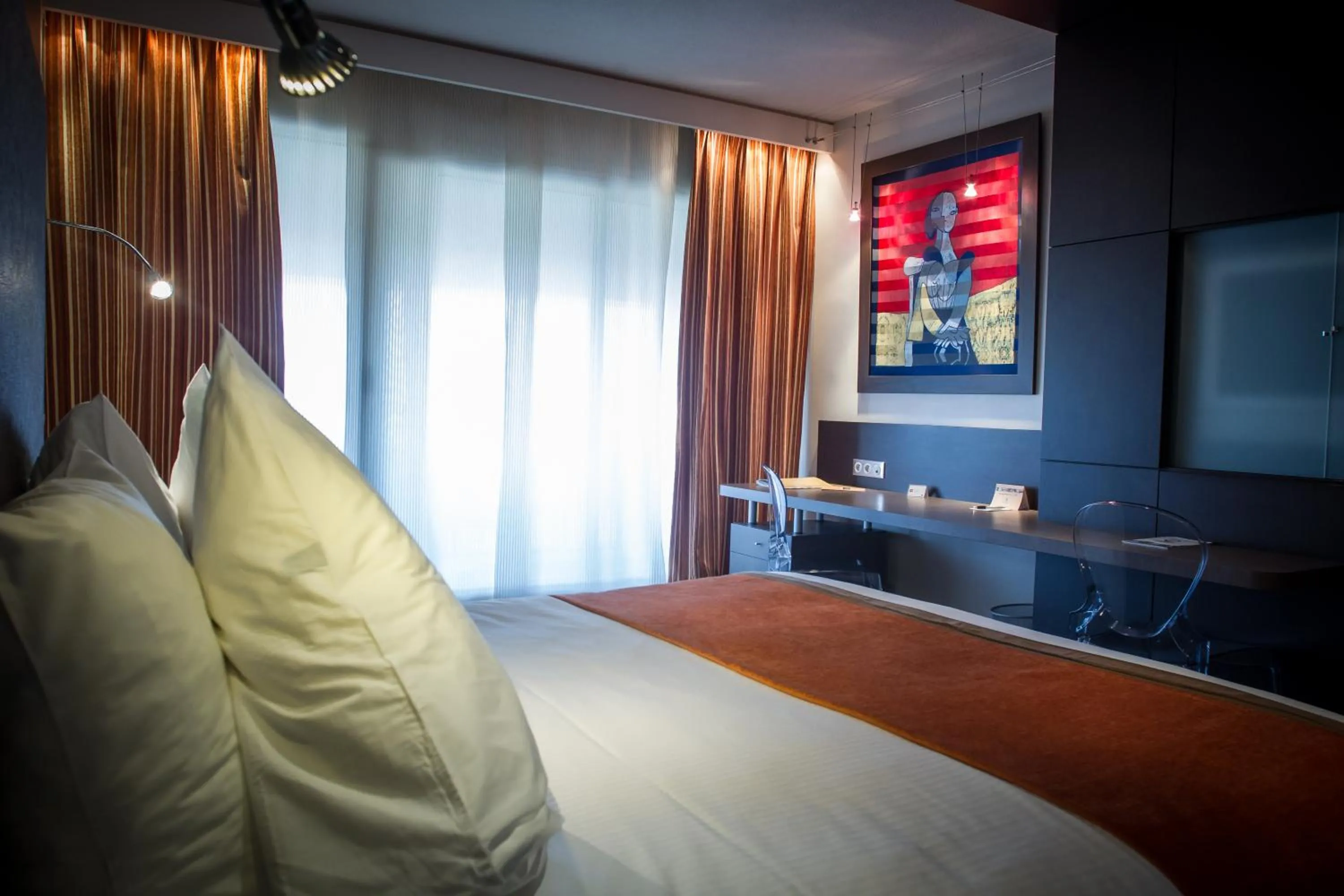 Bedroom, Bed in Hôtel & Spa Vatel