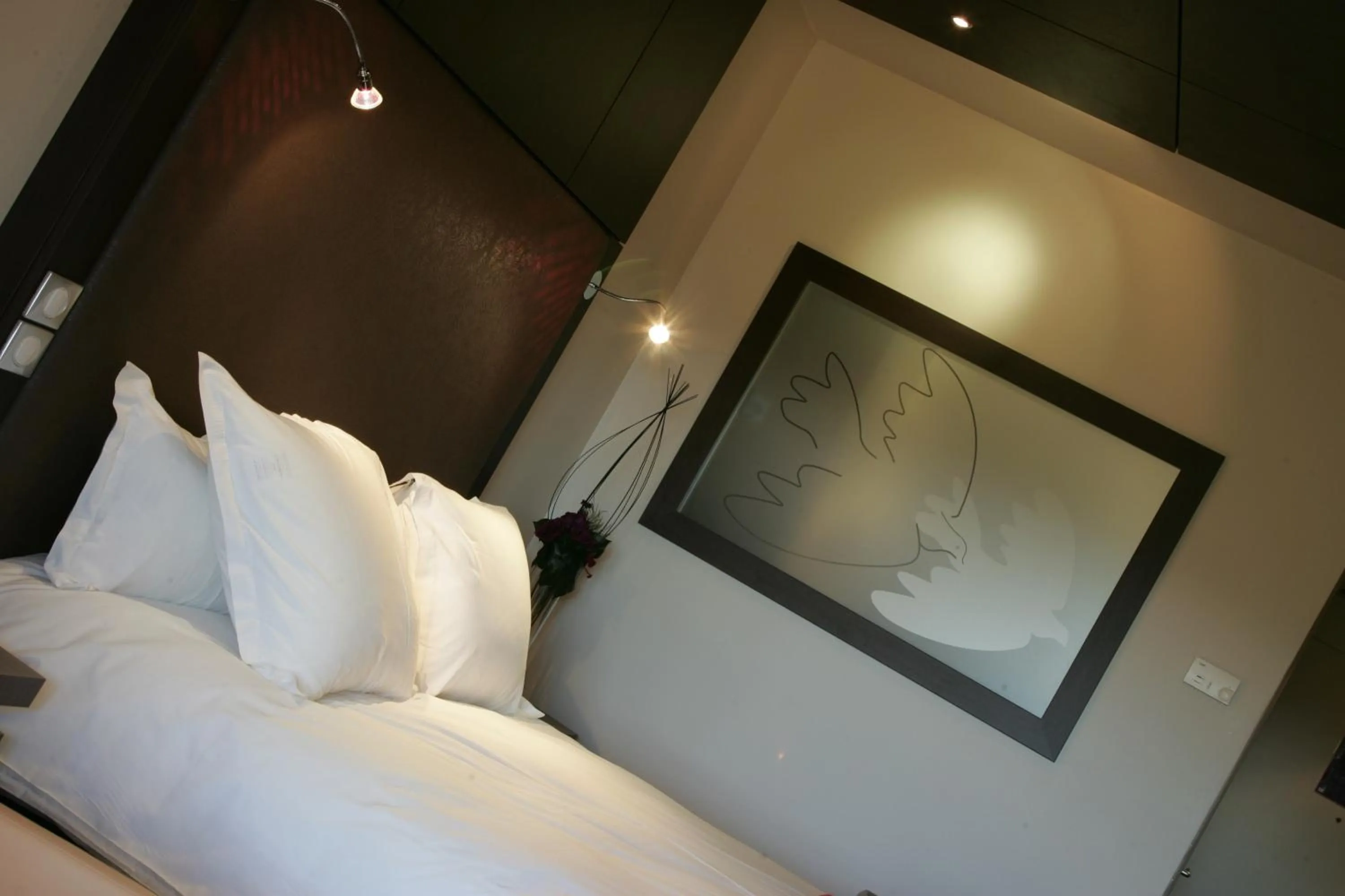 Bedroom, Bed in Hôtel & Spa Vatel