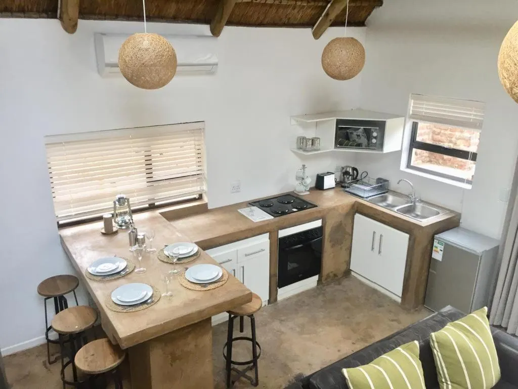 Kitchen or kitchenette in Ko Ka Tsara Bush Camp