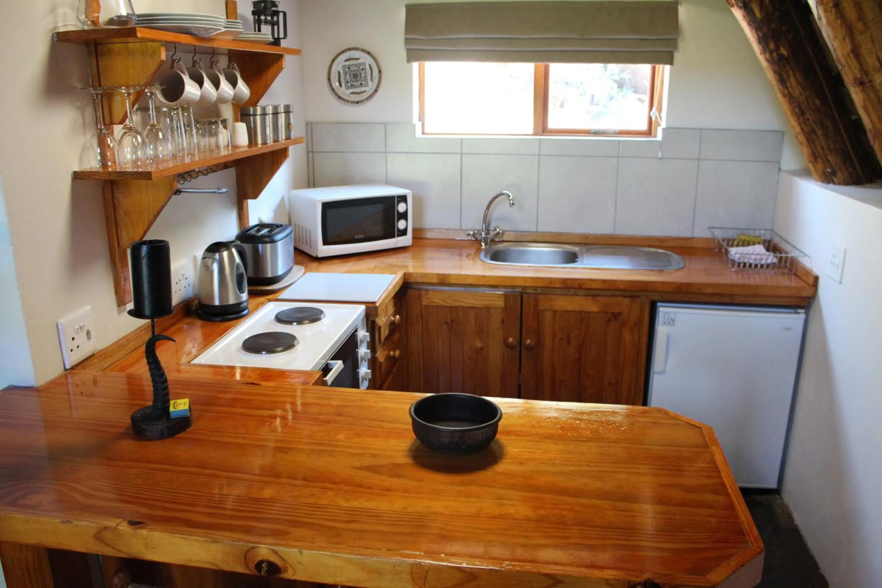Kitchen or kitchenette in Ko Ka Tsara Bush Camp