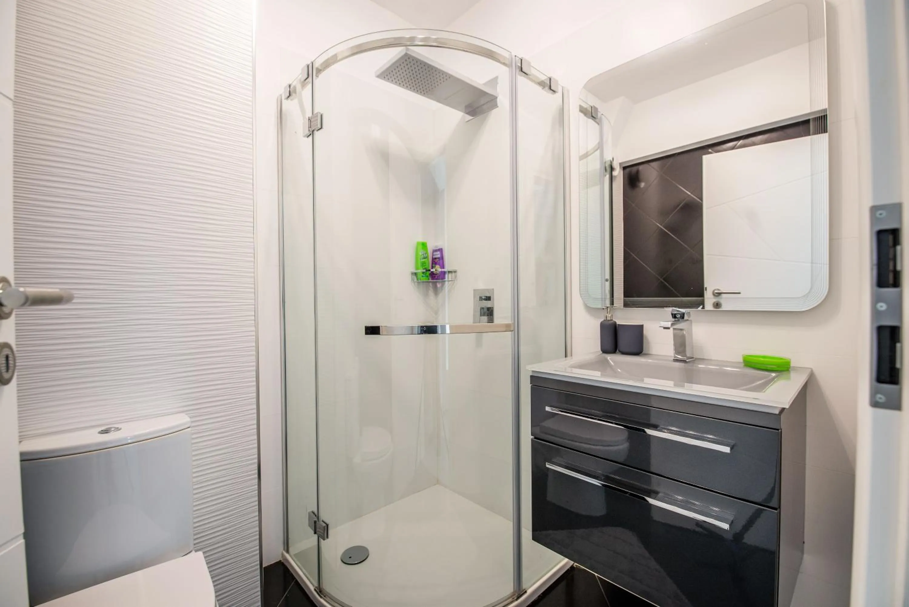 Bathroom in Luxury Westpark 2 Residence with Lake View