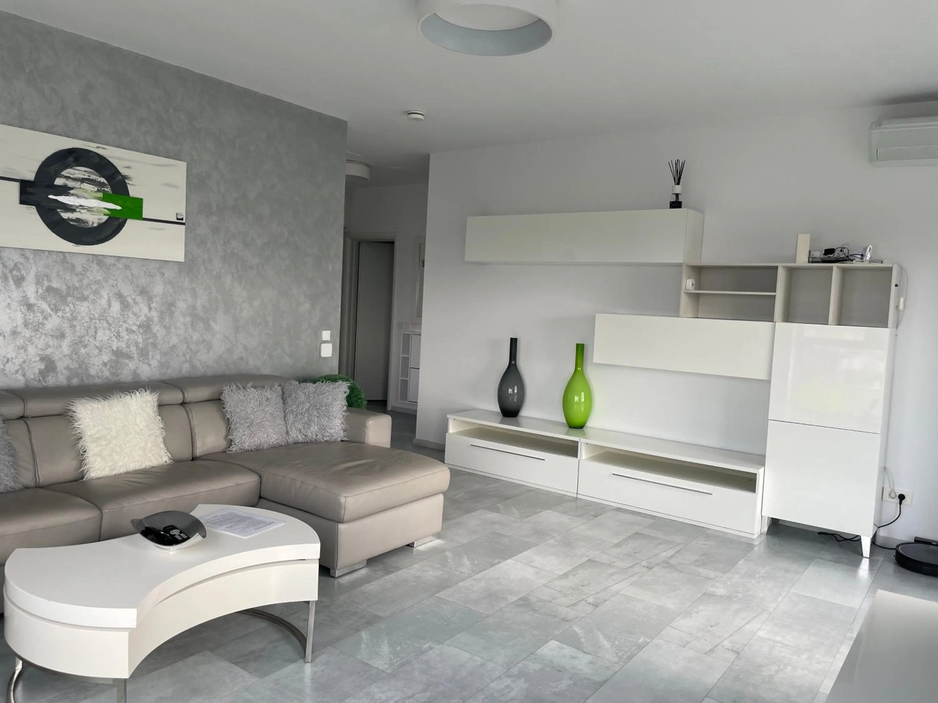 Living room in Luxury Westpark 2 Residence with Lake View