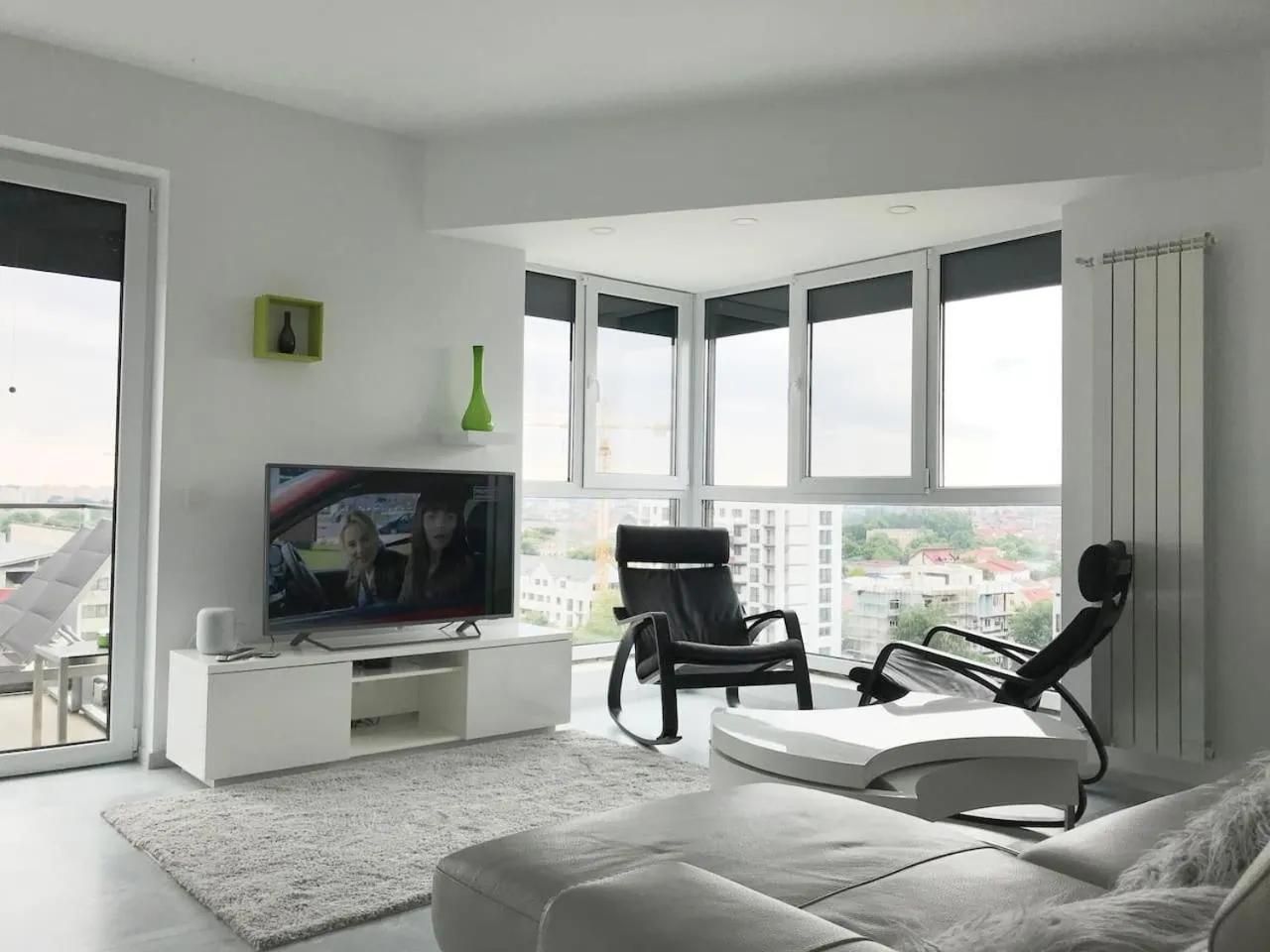 Living room in Luxury Westpark 2 Residence with Lake View