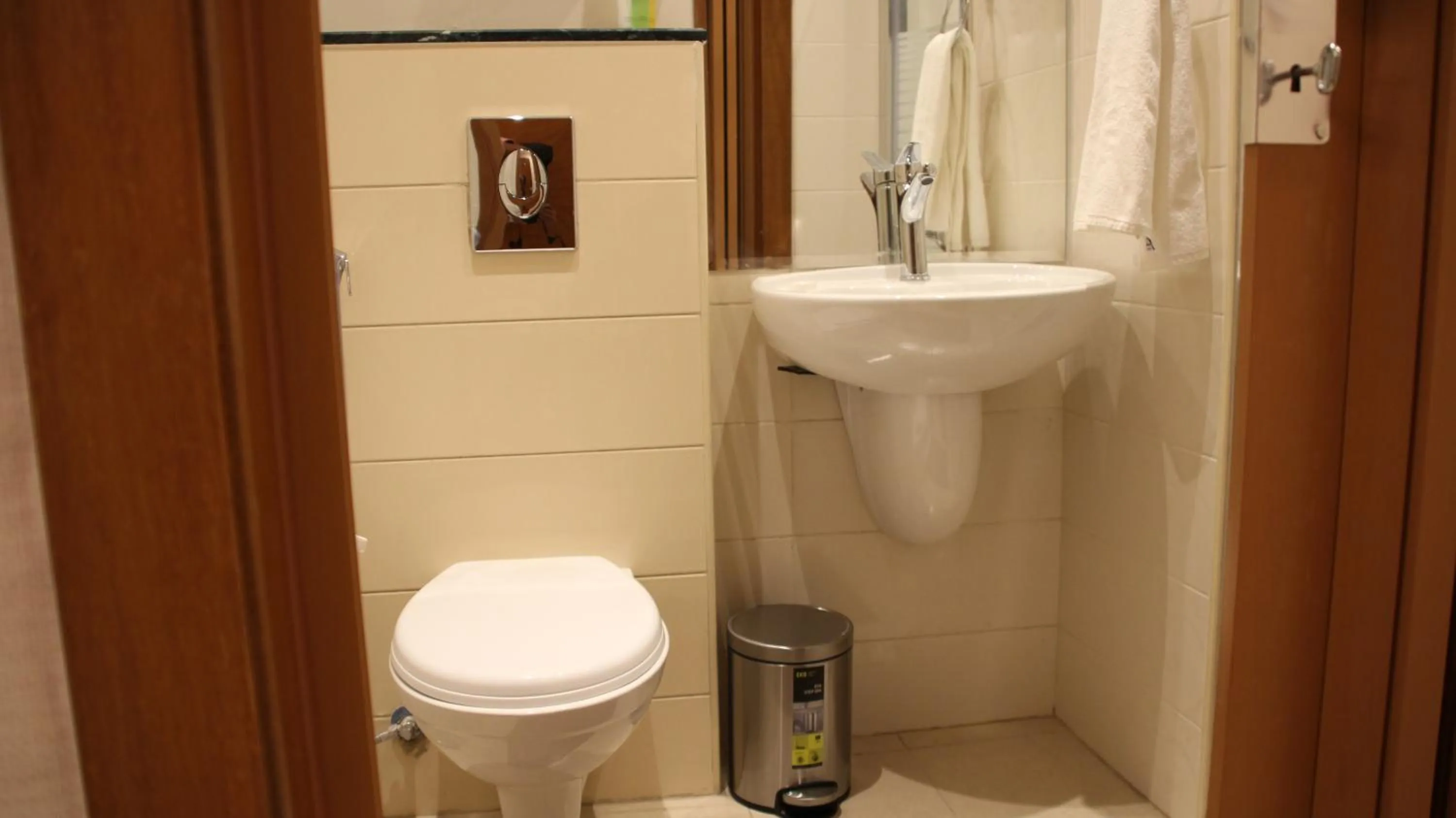 Bathroom in Big Ben Hotel Suites