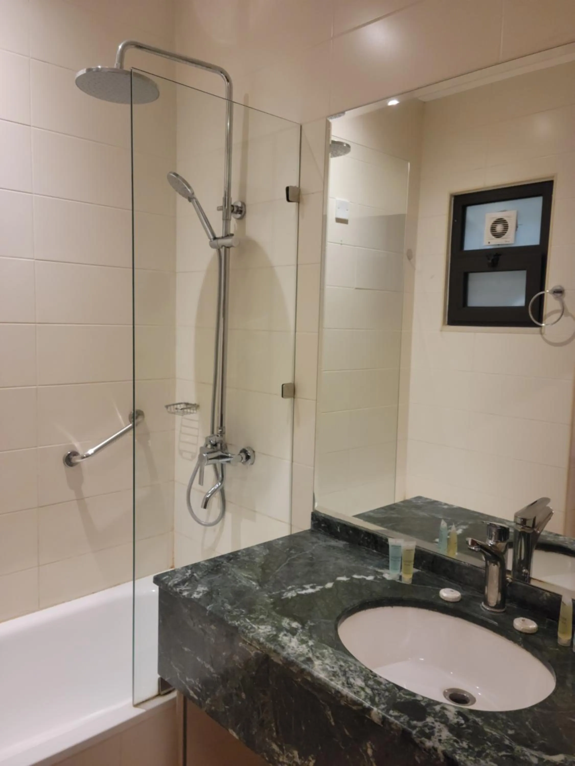 Bathroom in Big Ben Hotel Suites