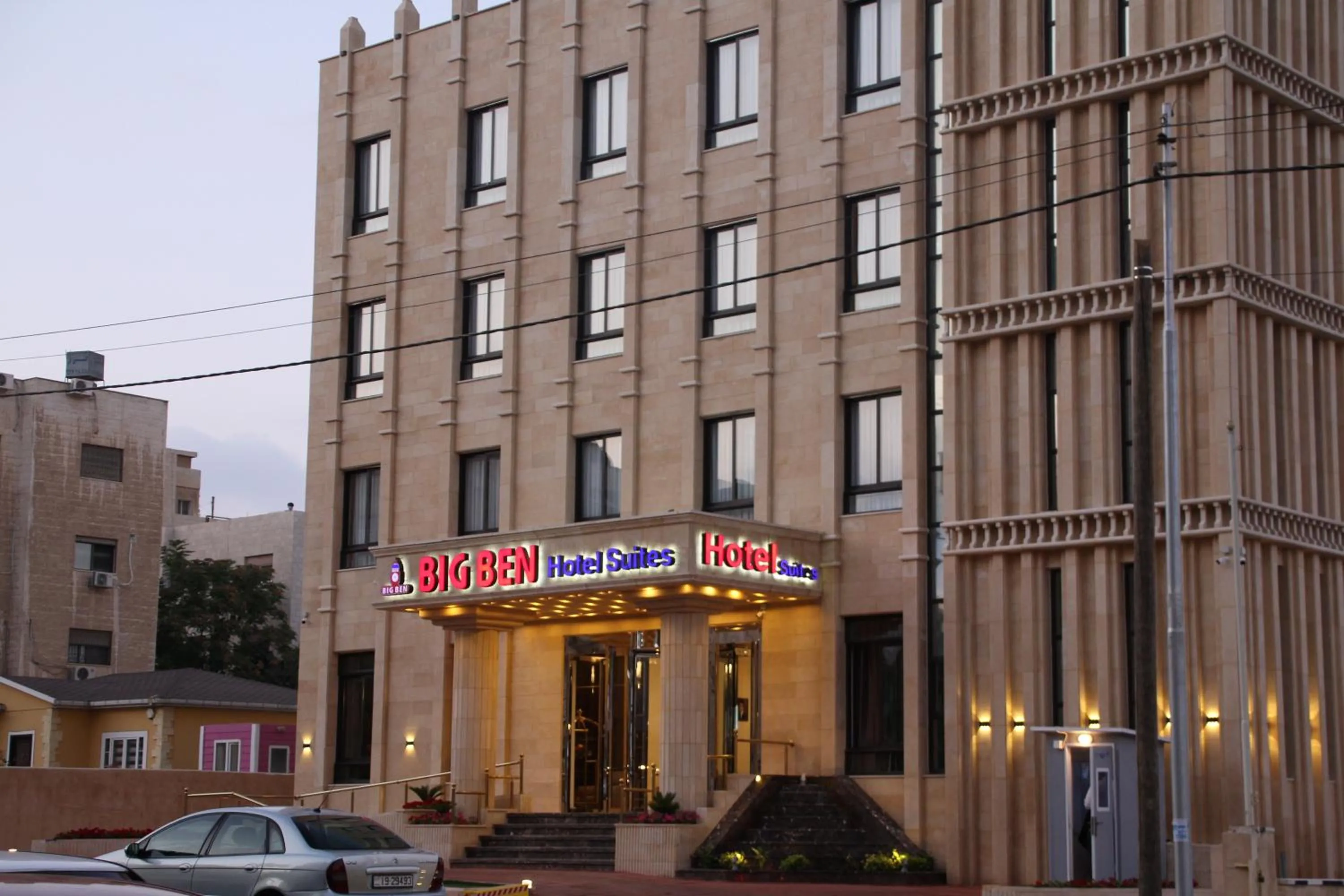 Property building in Big Ben Hotel Suites