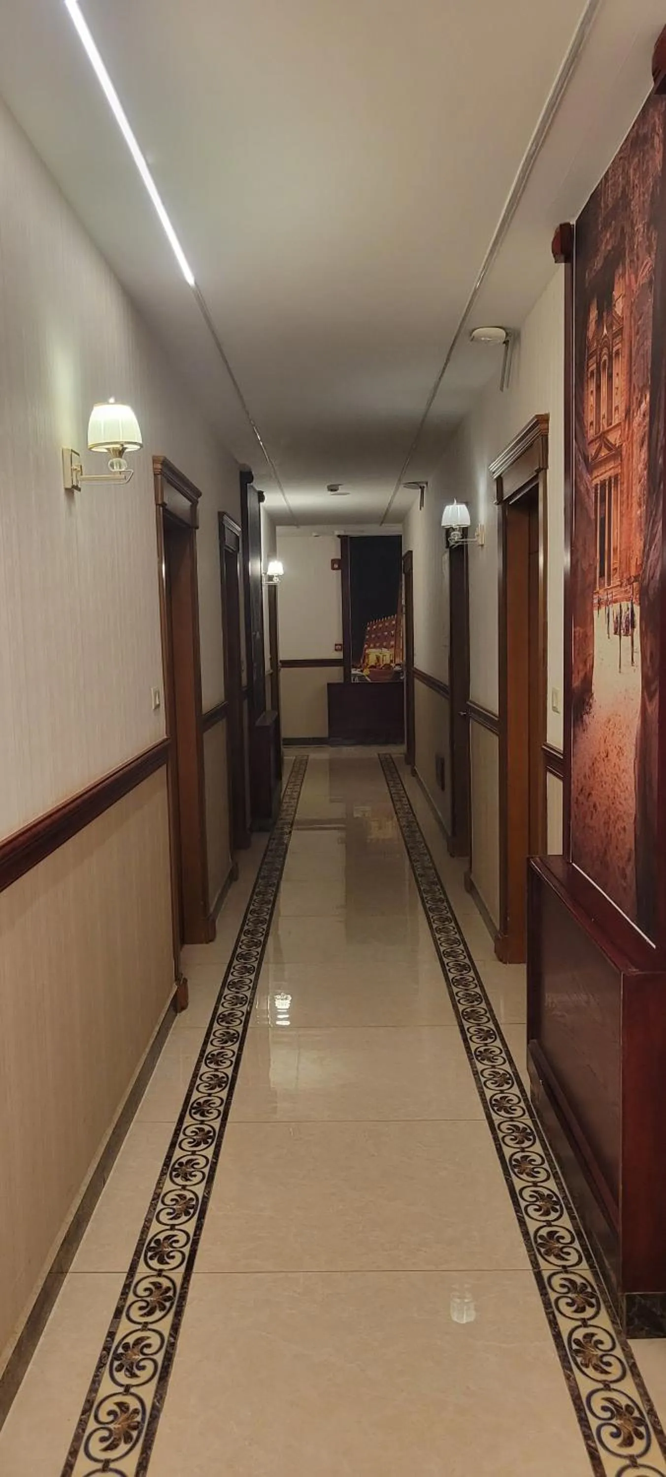 room service in Big Ben Hotel Suites