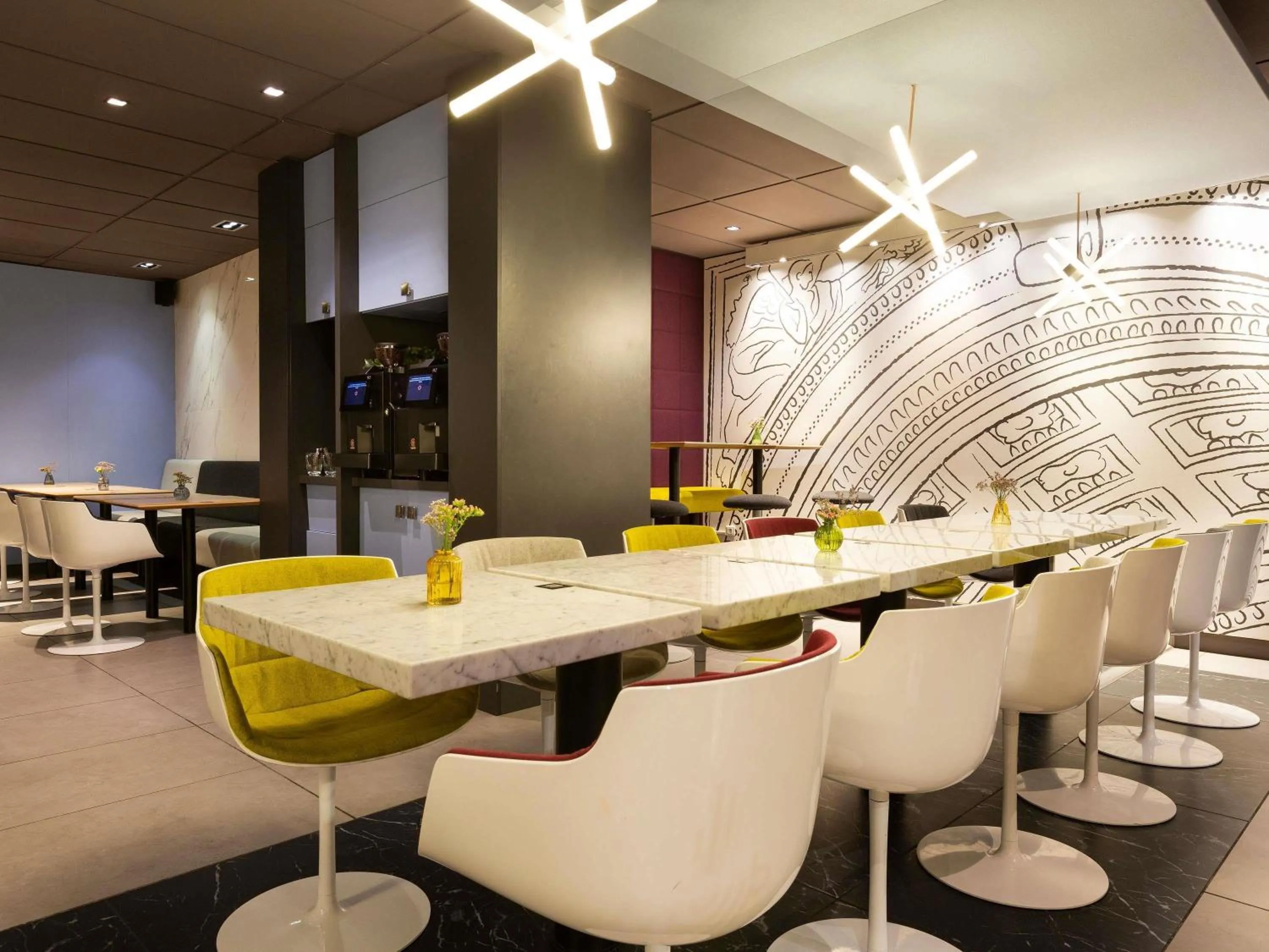 Lounge or bar in Mercure Paris Alesia