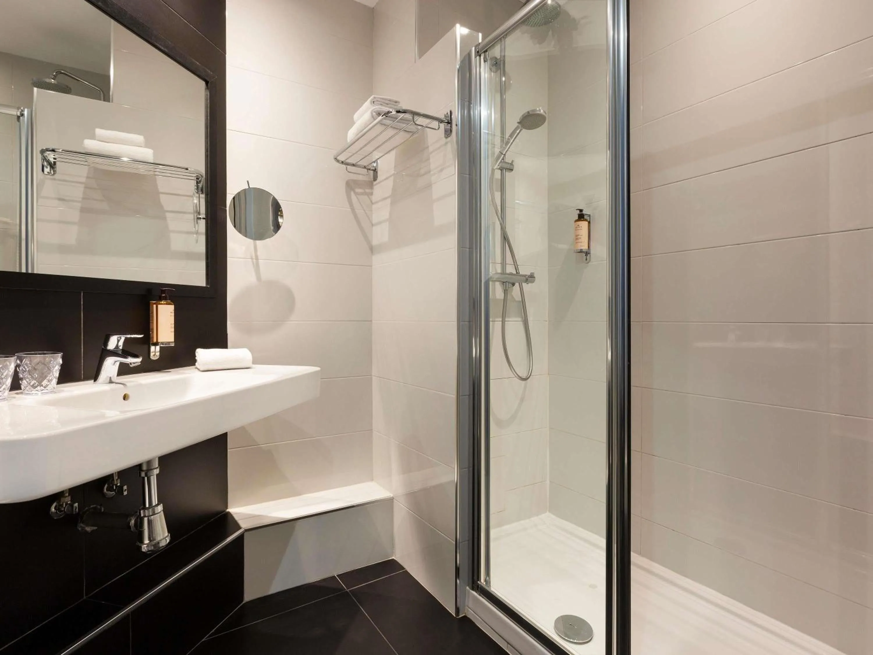 Bedroom in Mercure Paris Alesia