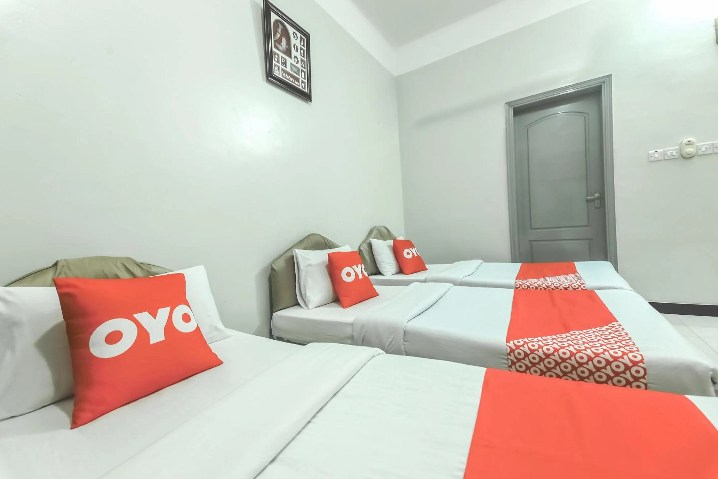 Bedroom in Super OYO 108 Marsa Al Masafar Hotel Apartment