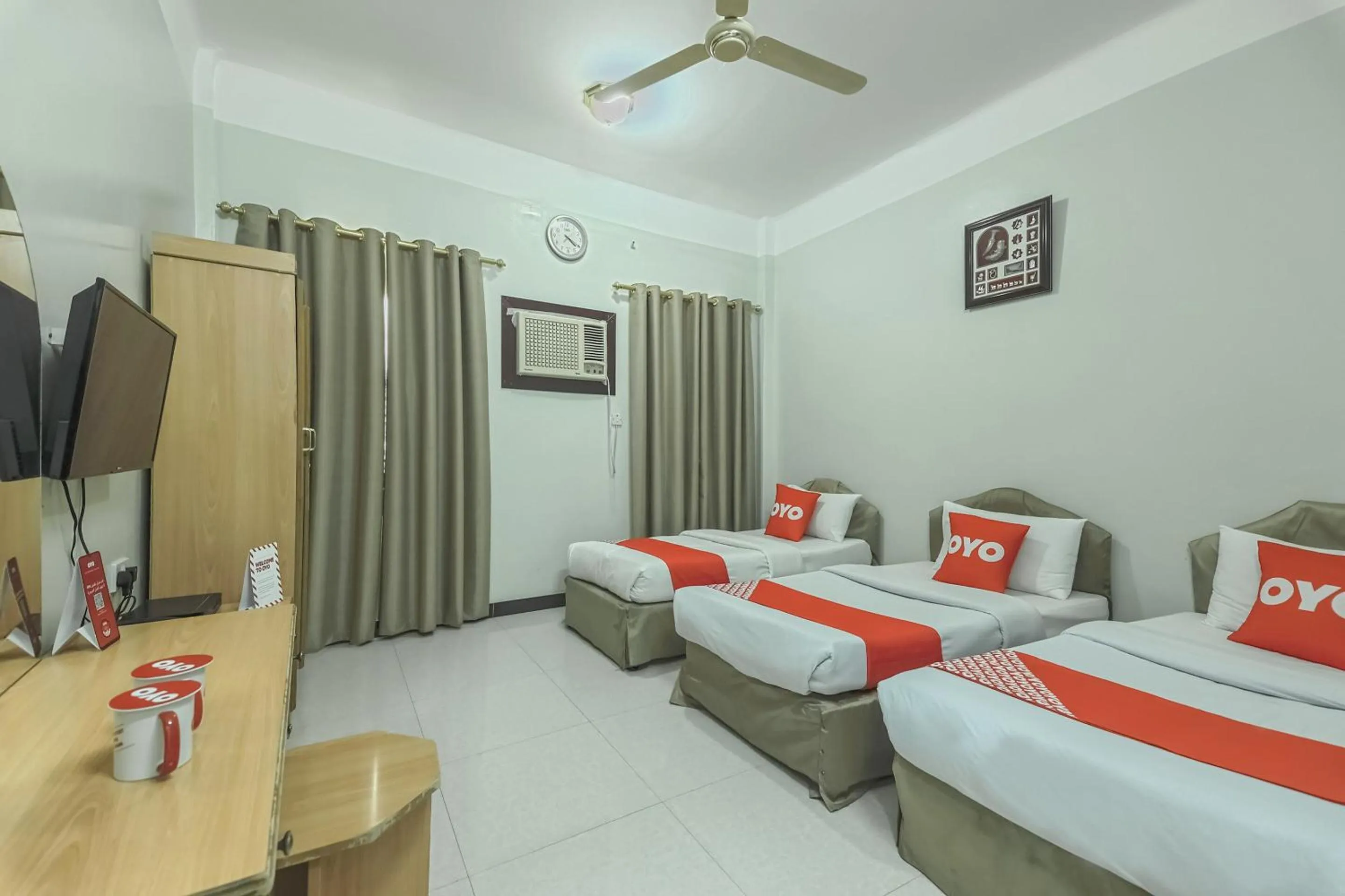 Bedroom in Super OYO 108 Marsa Al Masafar Hotel Apartment